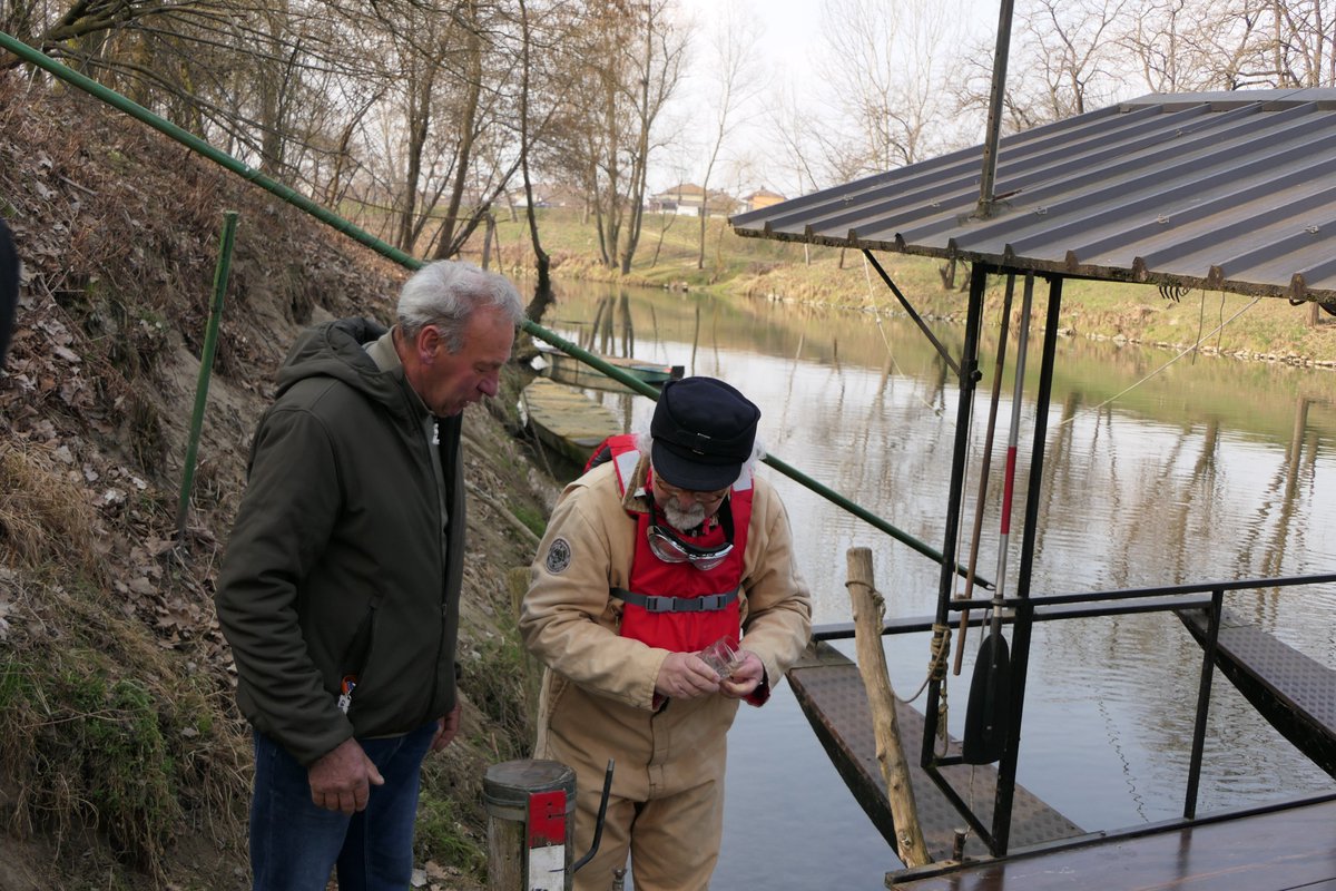 italiaslowtour's tweet photo. Il primo incontro di #SlowTourPadano è Fabrizio Bruno che mostra a #PatrizioRoversi come muoversi sulla #ShuttleBike sul Po...A favore di corrente si pedala verso #Torino facendo tappa in un vecchio traghetto sul fiume

📺 Venerdì #29aprile ore 13 su Rete4 https://t.co/BdbBVZN72J https://t.co/ZuSXLtLADv