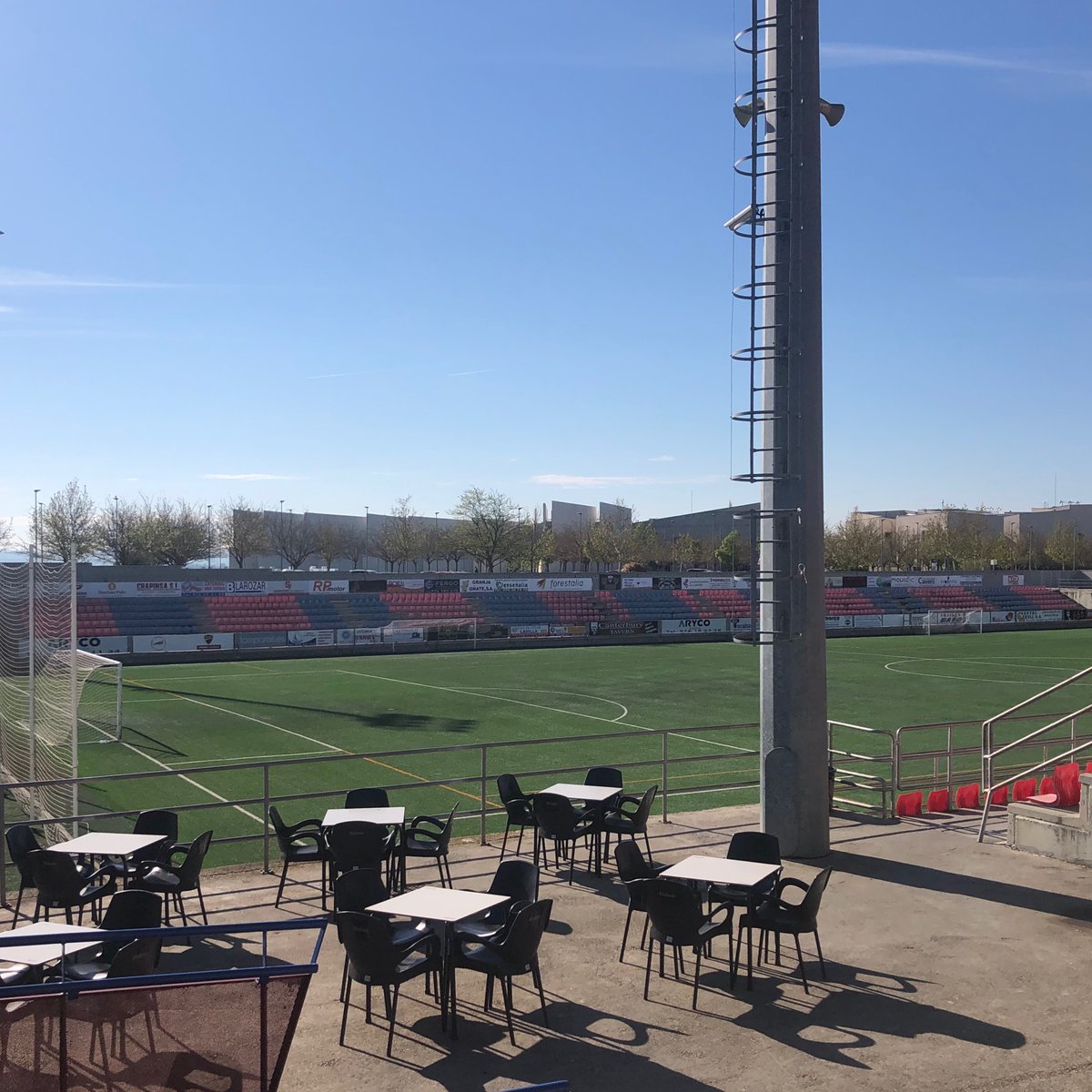 nedia_seinen's tweet photo. Every year, many clubs of Aragón and Catalunya are coming to @_usj_ to take place in a tournament in our big stadium. @DeportesUSJ #JRLWEB no. 7 https://t.co/SFxSnEikUZ
