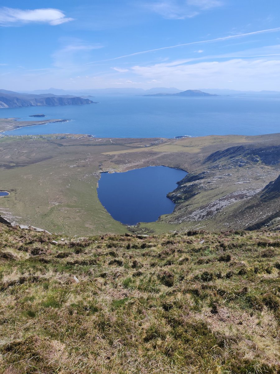 Lough Accroymore, and Clew bay from Croghaun. Achill, Co Mayo #hikingadventures #walking #beautiful #Ireland #mayo #blue #outdoors
@mayotourism @MayoNorth @WAWHour @Achilloralhist @HikingIreland @wildatlanticway @AchillRNLI @thecontel @dayhikingtrails