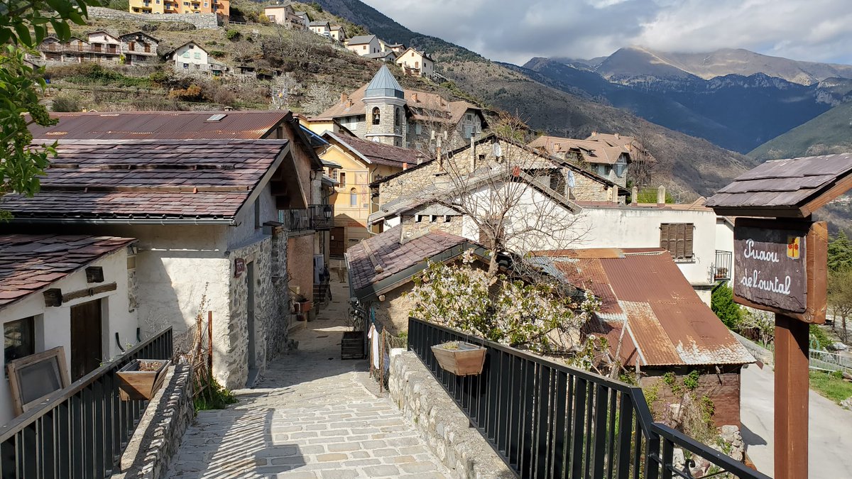 explorenca's tweet photo. Prendre le temps d’arpenter les 22 ruelles médiévales de #Rimplas, village perché à la fois bucolique et champêtre...😍🌹
📷 JacquesFighiera (fb)
#ExploreNiceCotedAzur https://t.co/CU19ZNxTqI