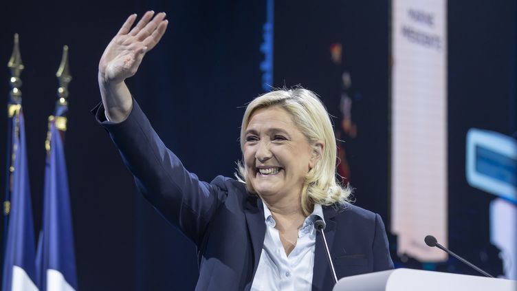 Combattus souvent, battus parfois, abattus jamais. 

Merci Marine pour cette campagne, merci de nous avoir portés avec autant de force, de sincérité et d’élégance !