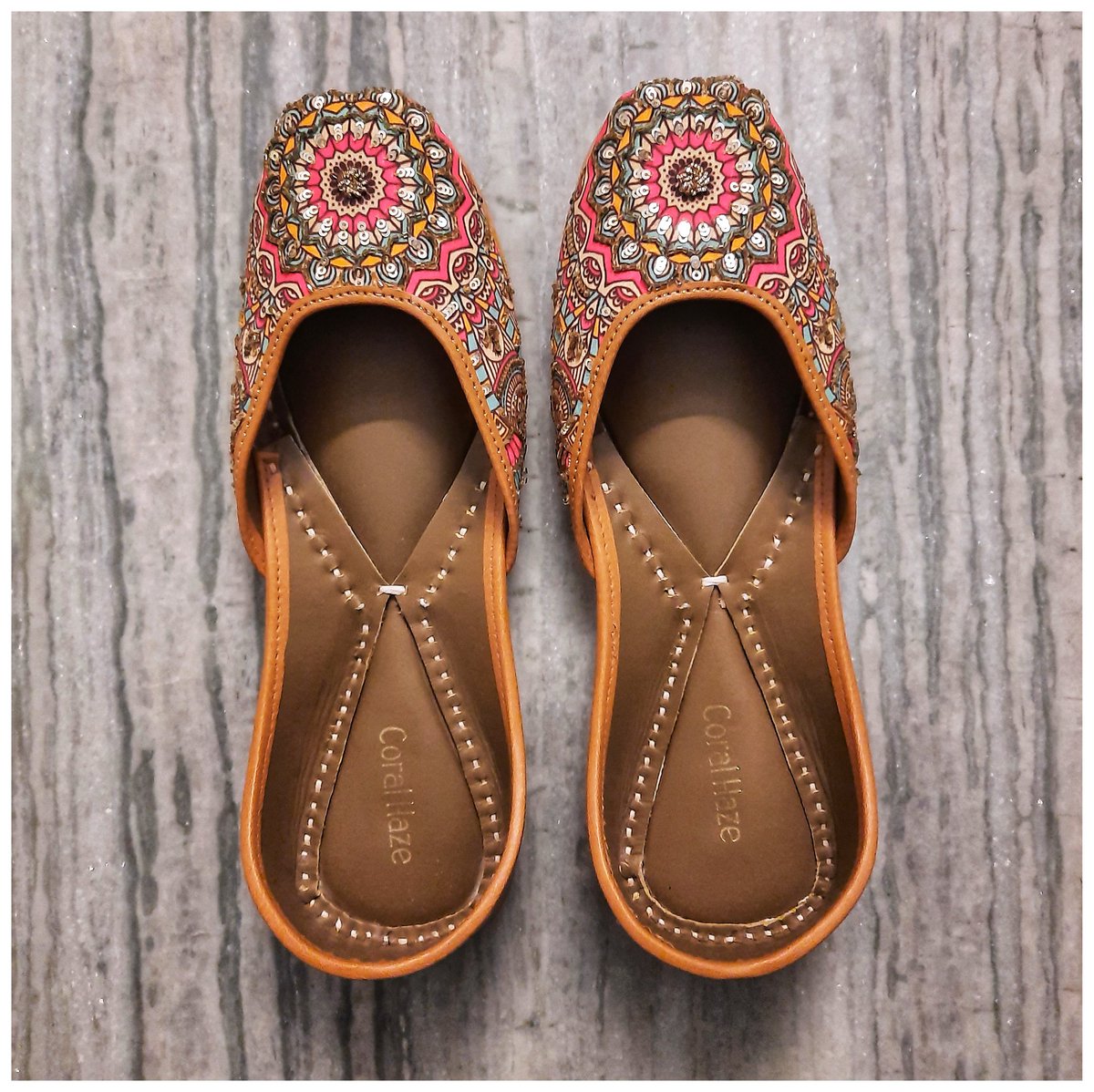 vimal_m_parmar's tweet photo. Share interesting images of footwear.
Will retweet good ones !
.
.
#footwear #shoes #sandals #Sneakers #sportshoes #highheel #stiletto #boots #shoemakers #safetyshoes #mojri https://t.co/aNOavE5KYA