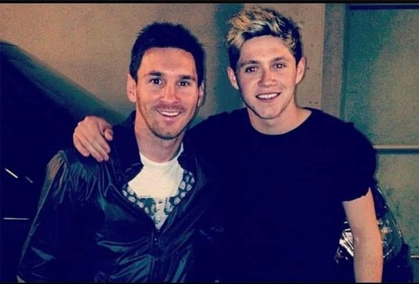 FCBSiddu's tweet photo. Irrelevant fact of the day,
Messi smiles like the person with whom he is taking the photo.
A thread of Pics 📌 https://t.co/o1wsh06mhK
