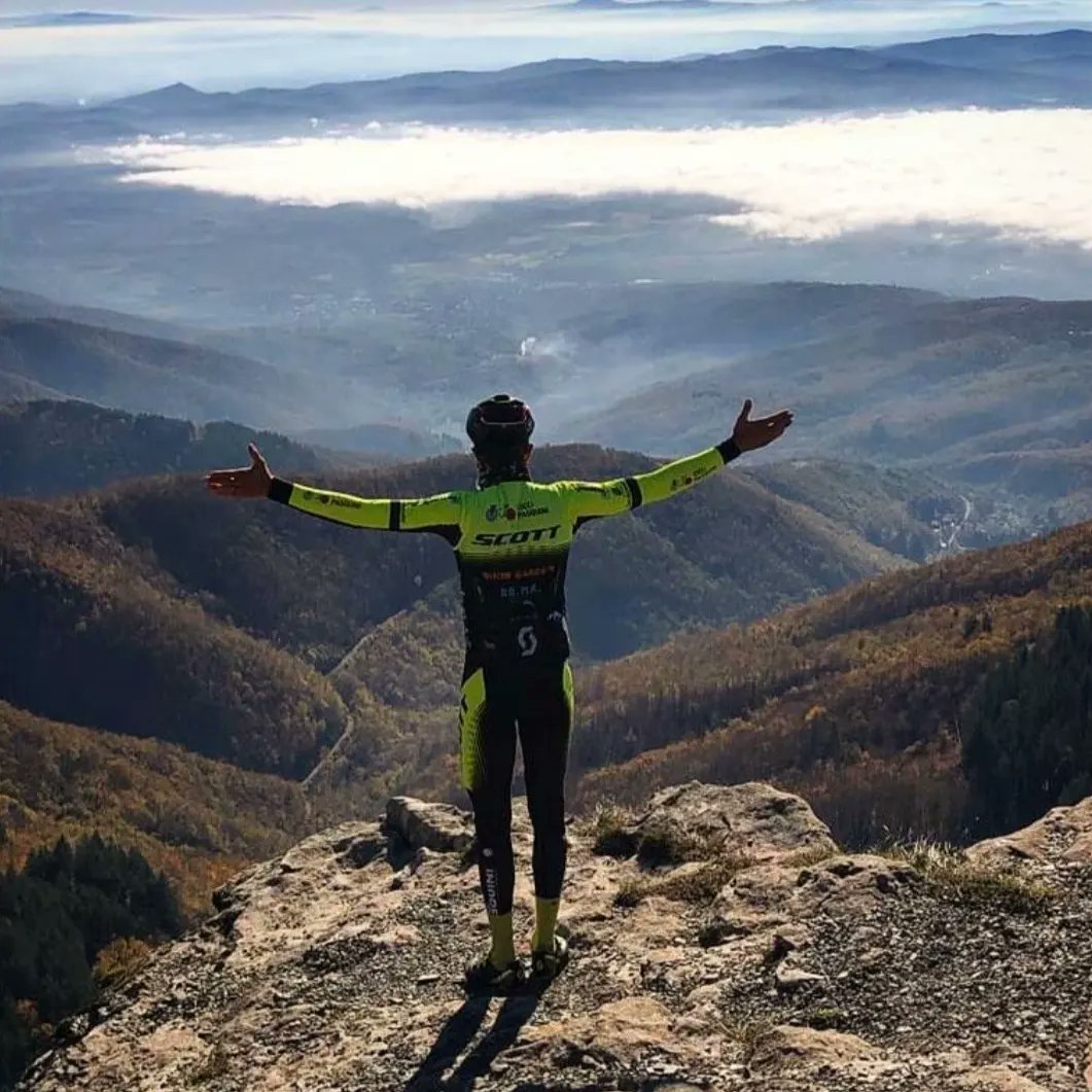 Pratomagno1's tweet photo. "la Libertà è una conquista da difendere ogni giorno" 
vivi &amp; aziona la tua libertà nella Montagna del ❤️ @Pratomagno1 https://t.co/RtGOgPPE9r