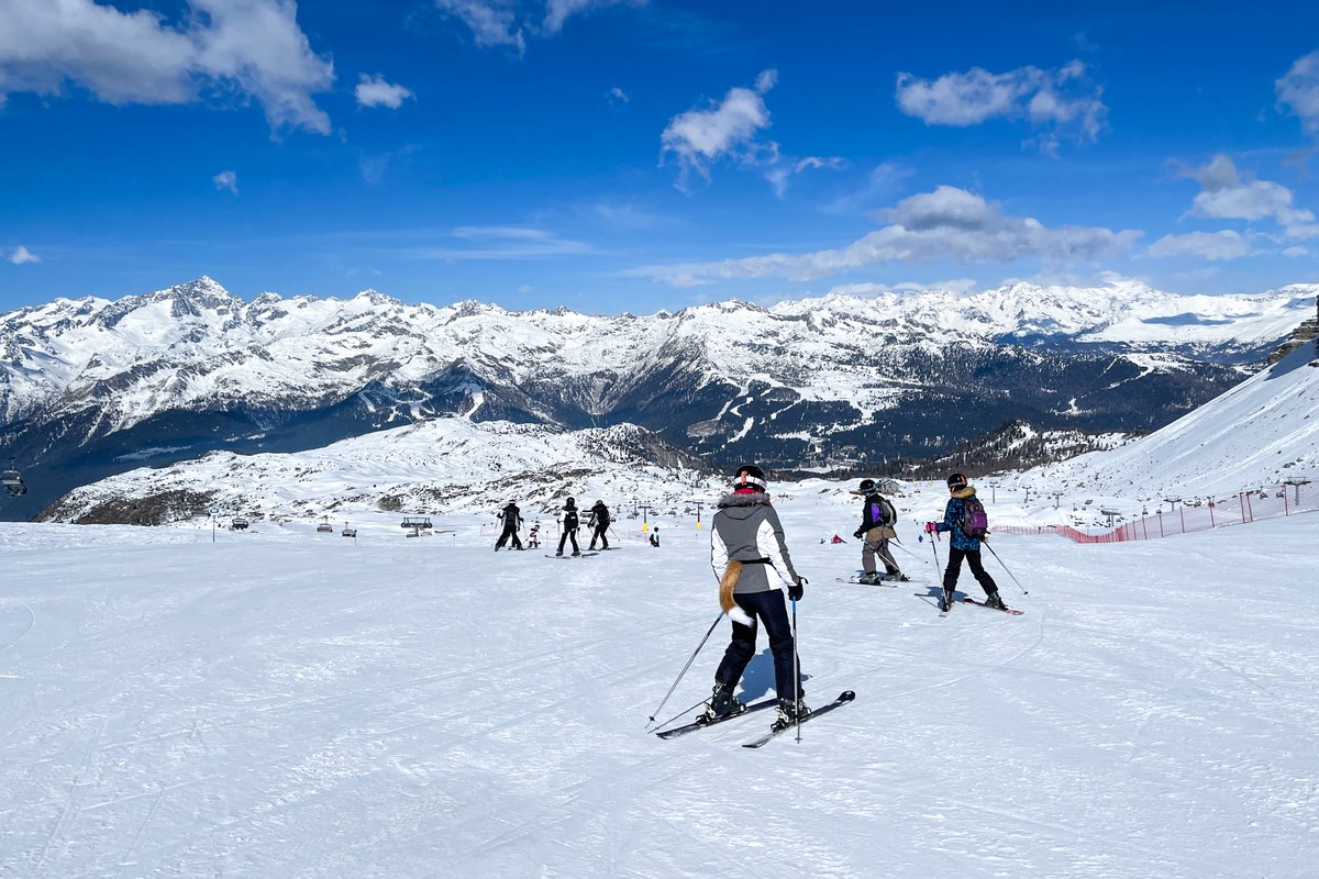 HILLVIEW SKI TRIP 2022⛷️
Incredible weather with very good snow conditions - congratulations to all of the students on developing their skiing and self-confidence over the week. Visit our website for a full re-cap:
bit.ly/3MwEKOb