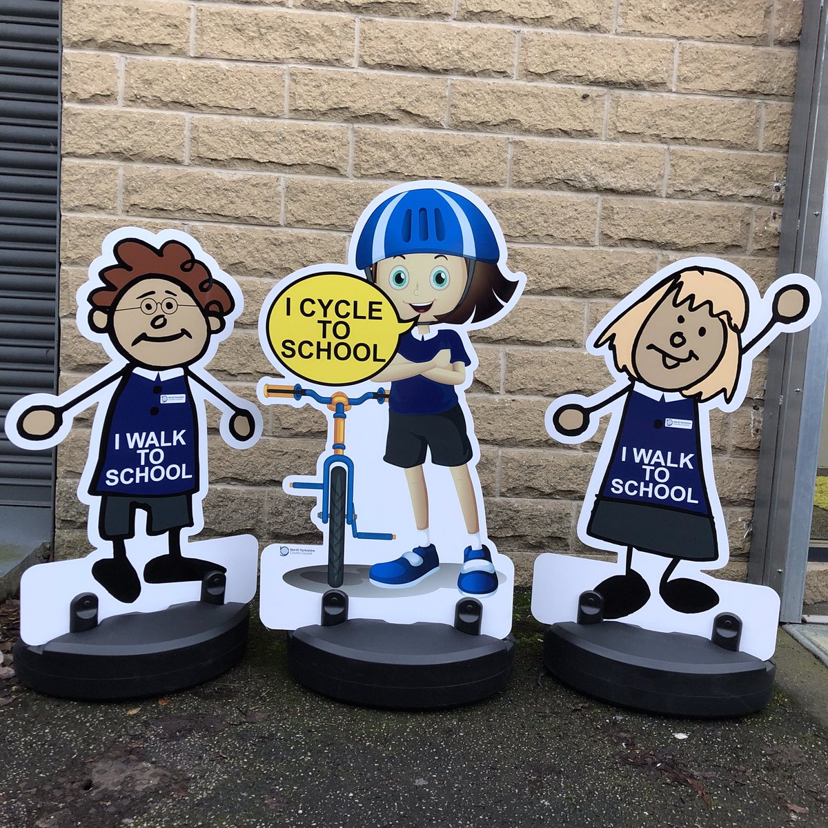 School_RdSafety's tweet photo. Today’s #School #RoadSafety tip
#Kids love to be #Active so why not #Walk #Cycle or #Scoot to #School and leave your car at home
#ActiveTravel #Exercise #LessTraffic #LessToxicFumes #LessPollution #LessChildAsthma #NoParkingProblems #CleanAir #BackToSchool #SchoolRun https://t.co/WxIa3d4du0