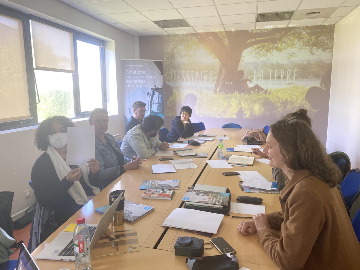 ❗Une première session de la formation certifiante de Technicien-ne Valoriste des Ressources du Bâtiment pour les métiers de la transition écologique et du bâtiment. Nous sommes fiers de contribuer à cette formation pour sensibiliser aux enjeux du réemploi  #terres #économie