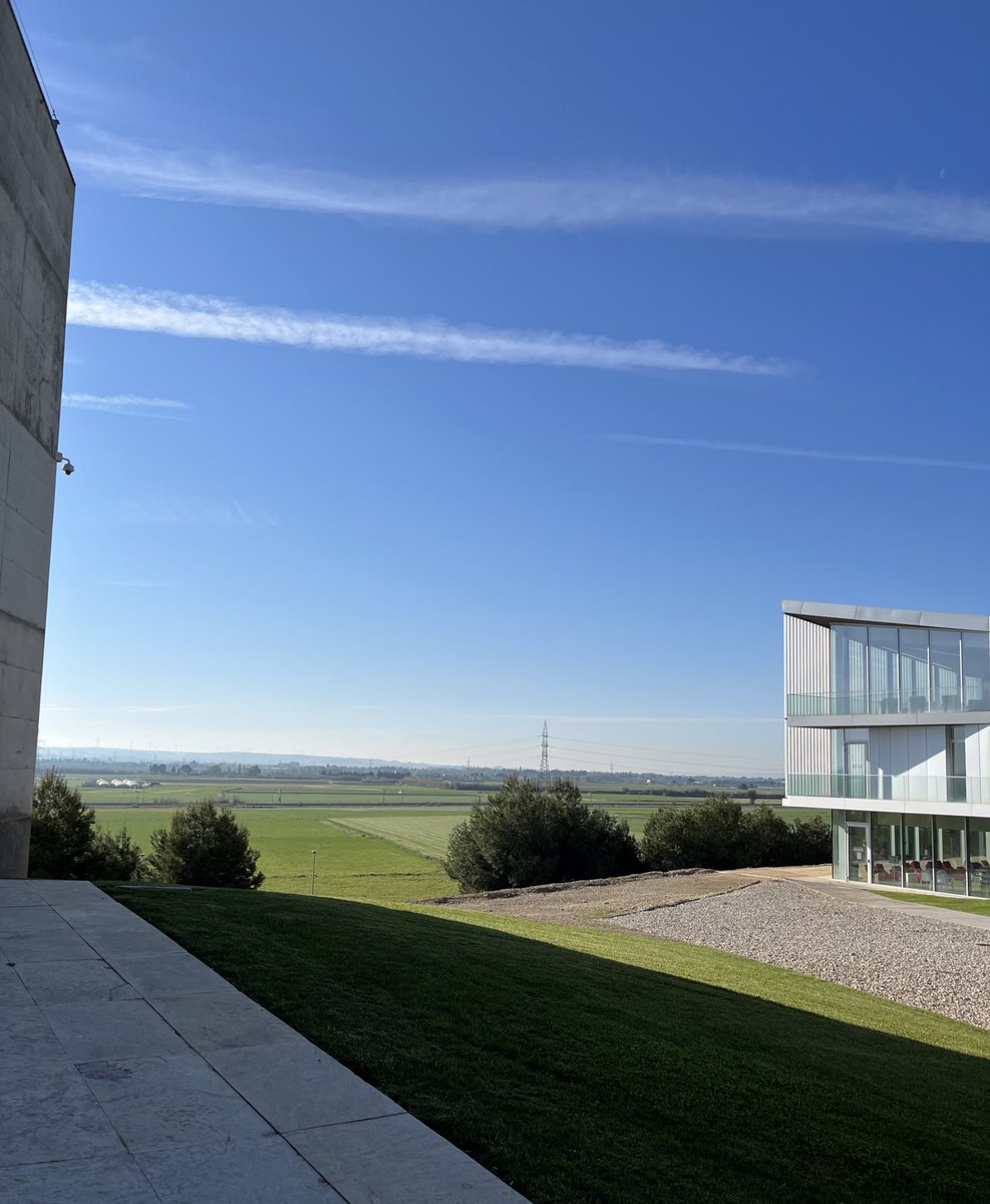 irenepozom_'s tweet photo. Universidad San Jorge is surrounded by incredible views of the countryside. @_usj_ #JRLWEB No. 6 https://t.co/lT6UlBWDaM