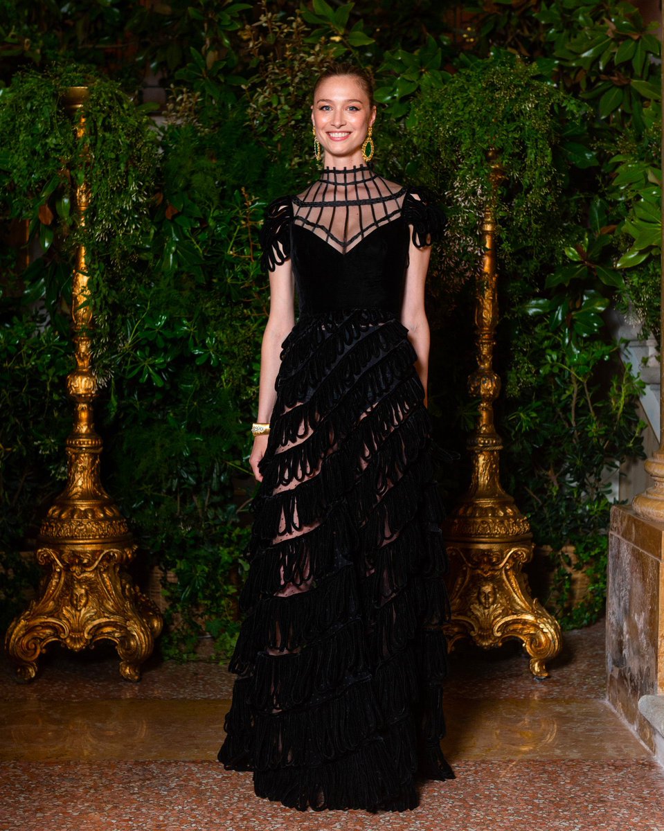 #NEW Dior’s pictures of Pierre Casiraghi and Beatrice Borromeo while attending the the #DiorxVenetianHeritage gala during the 59th International Art Exhibition (Biennale Arte) in Venice 🖤

The gala raised funds for the preservation of Venice and for 🇺🇦 refugees in 🇮🇹