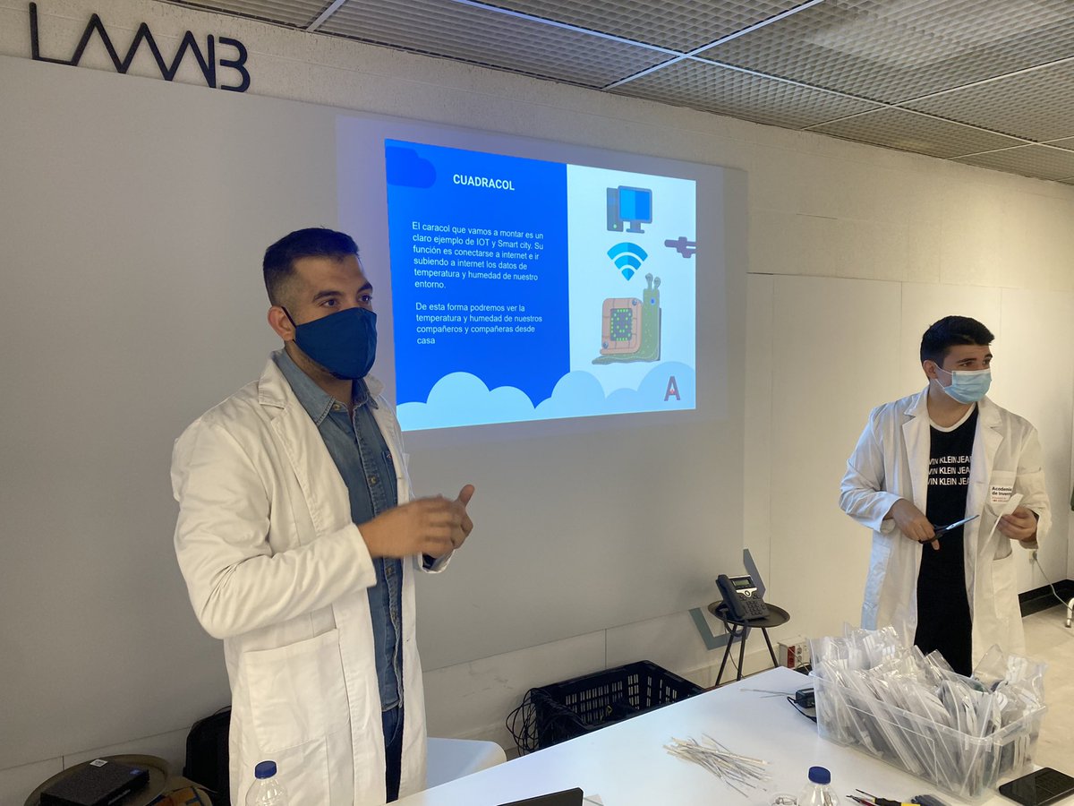 raulolivan's tweet photo. Arrancando #MAAAP Un proyecto de ciencia ciudadana en el que los chavales aprenderán a programar y a usar esos datos para crear una red de conocimiento e impacto social.
Una iniciativa del @laaab_es producido por @AInventores y nuestro genio local @LuisMartinNuez https://t.co/oBr41Ma3Gz