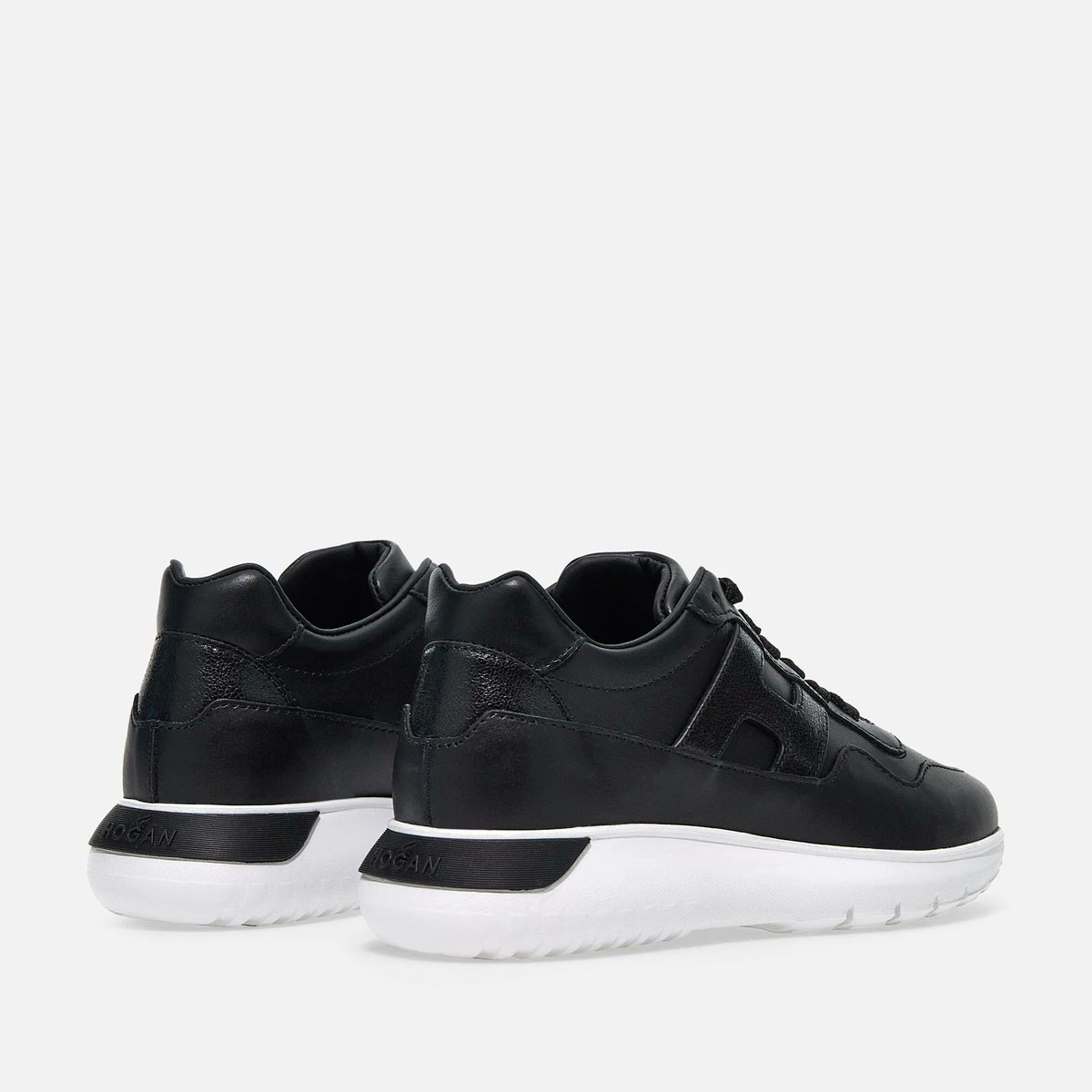 lesgriffesstore's tweet photo. Check out ASTA PAZZA Nr.35,5 HOGAN INTERACTIVE³ HXW3710 UNISEX NERA IN PELLE LISTINO 320€.  https://t.co/knEYPErC2t via @eBay https://t.co/BHuVP8uhBN