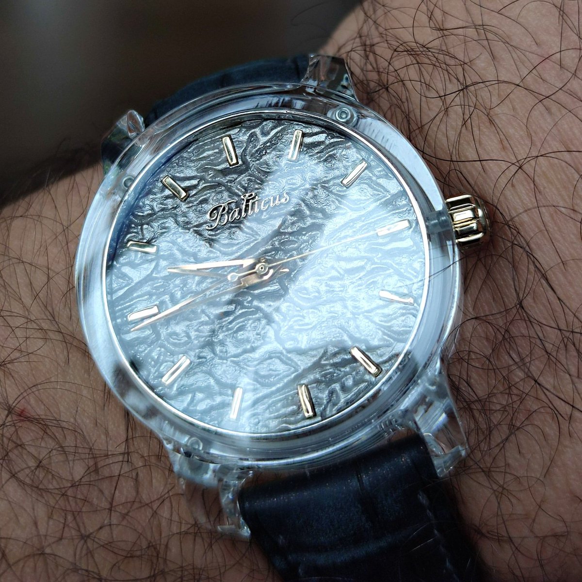 balticuswatches's tweet photo. Gdy wykażesz się wystarczającą determinacją, powstają rzeczy wyjątkowe.
Pora dostarczyć kolejnego "Szafira".
#balticus #sapphirewatch #goldwatch #madeinpoland #oneofseven #hautehorlogerie #beproud #beunique #motivation #collectorswatch https://t.co/3RjakFwzBK