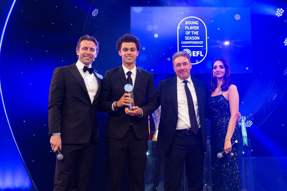 💫 #OneOfOurOwn

❤️ Brennan Johnson with his <a href="/SkyBetChamp/">Sky Bet Championship</a> Young Player of the Season award 🏆 

🌳🔴 #NFFC