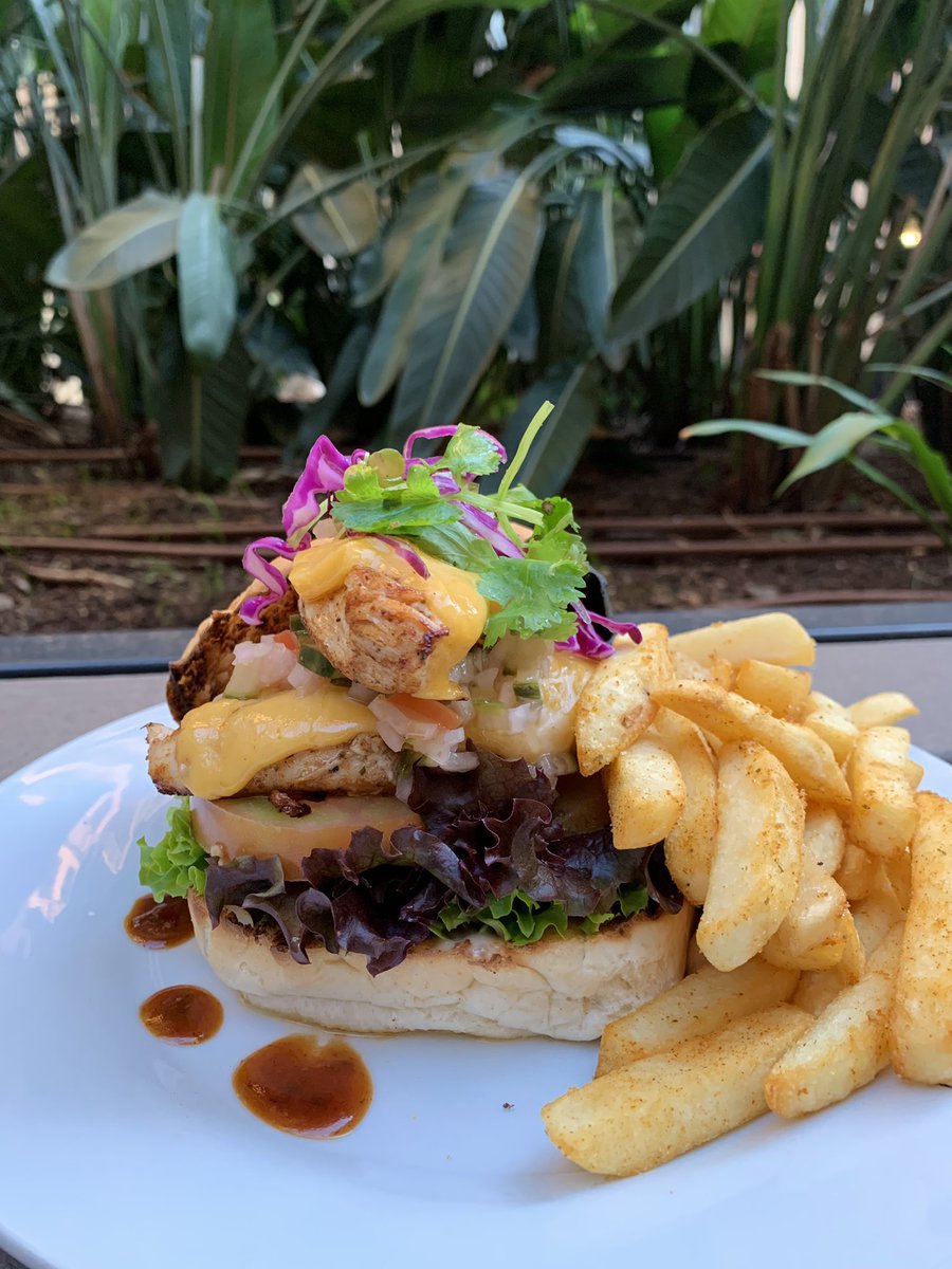 _flawlessfoods's tweet photo. The Chicken, Cheese and Salsa Burger🍔🍔
#eatatduncan #food #foodie #foodsa https://t.co/ycv2DlDyav