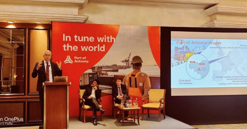 OLOGDubai's tweet photo. Port of Antwerp to merge with Port of Zeebrugge - Maritime Gateway https://t.co/YT1XXqplkP https://t.co/IFmU9h8z26