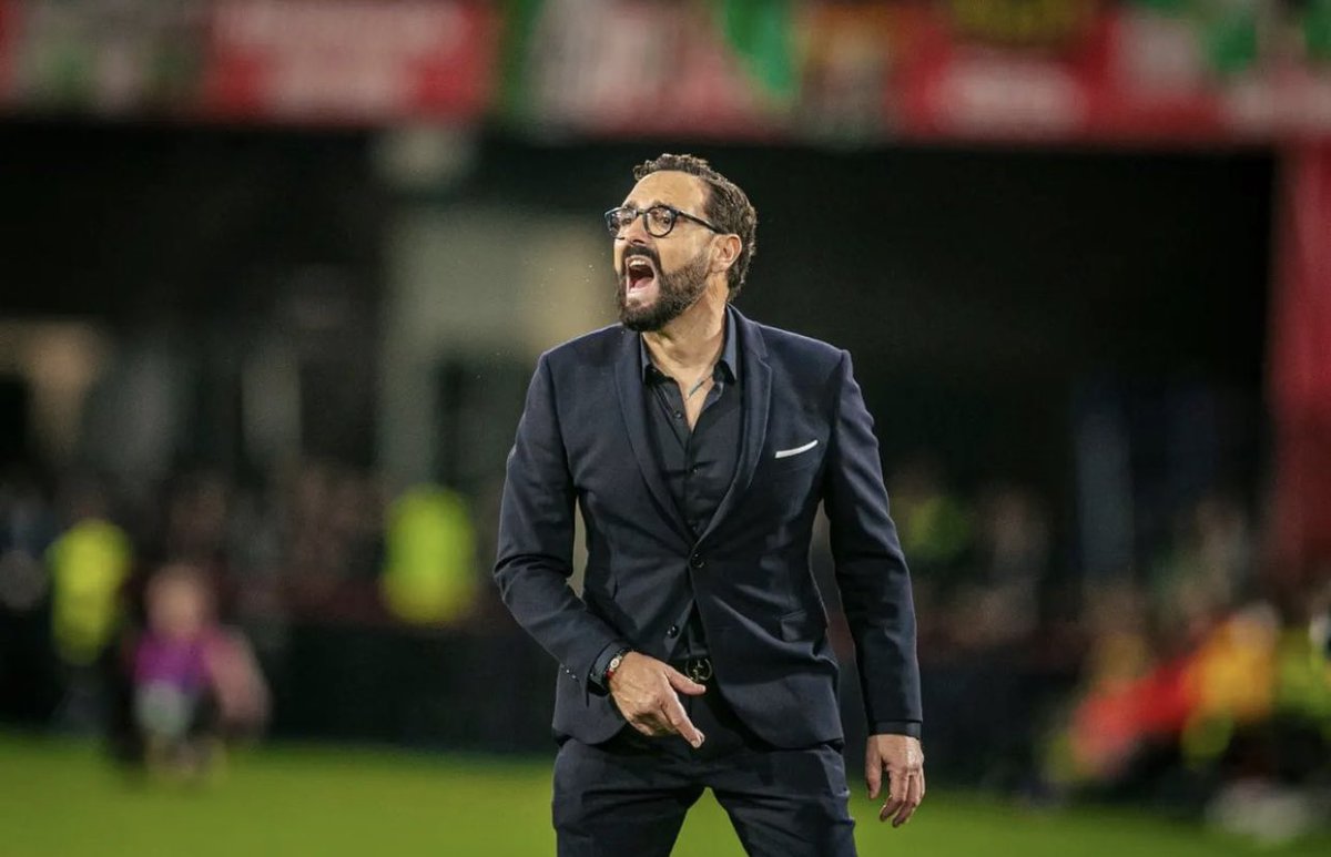 ホセ・ボルダラス。
アンチフットボールと称されるアグレッシブな堅守速攻を信条とする。その実力に疑う余地のない名将だが、その荒すぎるスタイルからサッカーではないと忌み嫌われることがしばしばである。