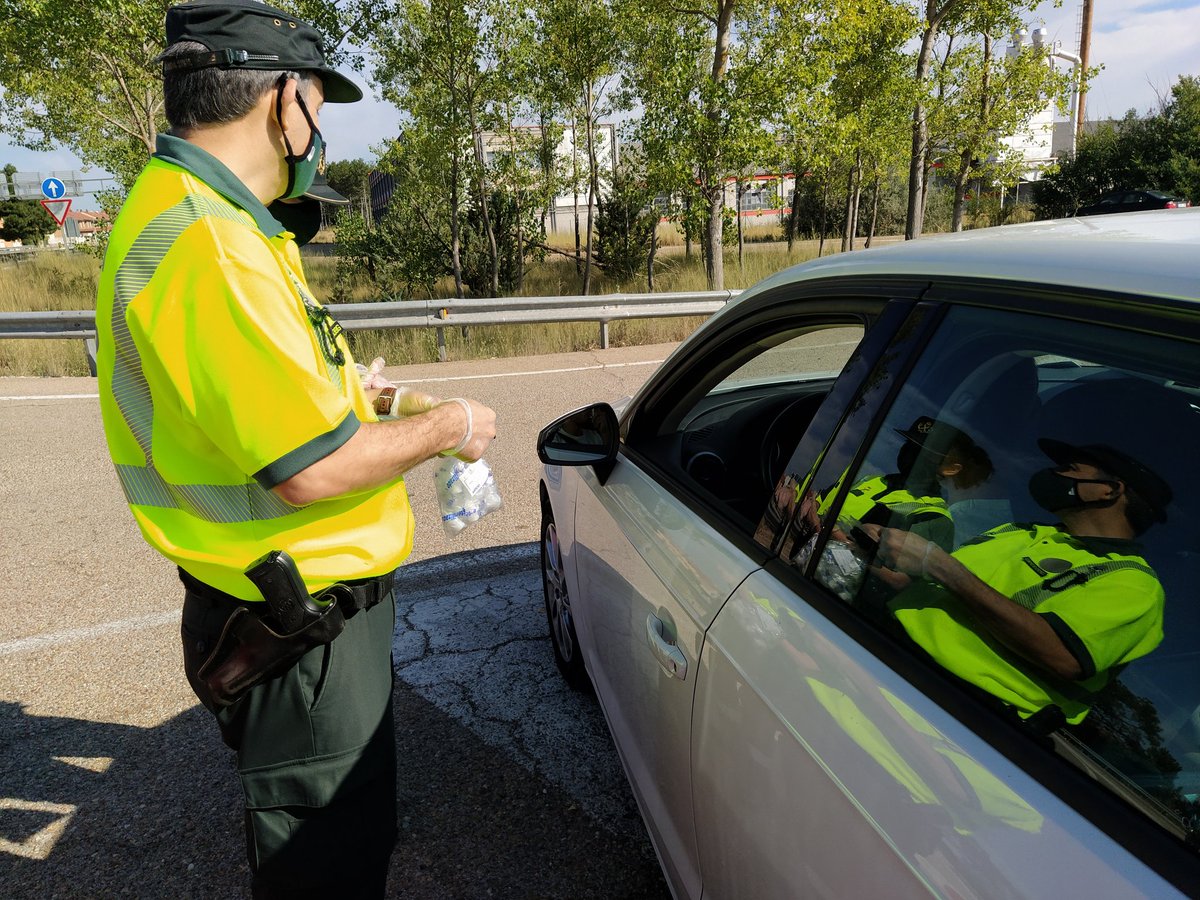 GCSoria062's tweet photo. #GuardiaCivilSor, investiga a una persona vecina de #Agreda por conducir un vehículo sin permiso y bajo los efectos de la drogas cuando se dirigía a la JPT de Soria a hacer el examen para la recuperación de los puntos perdidos.
#SoriaColaboraGC https://t.co/vVllx25Ikq