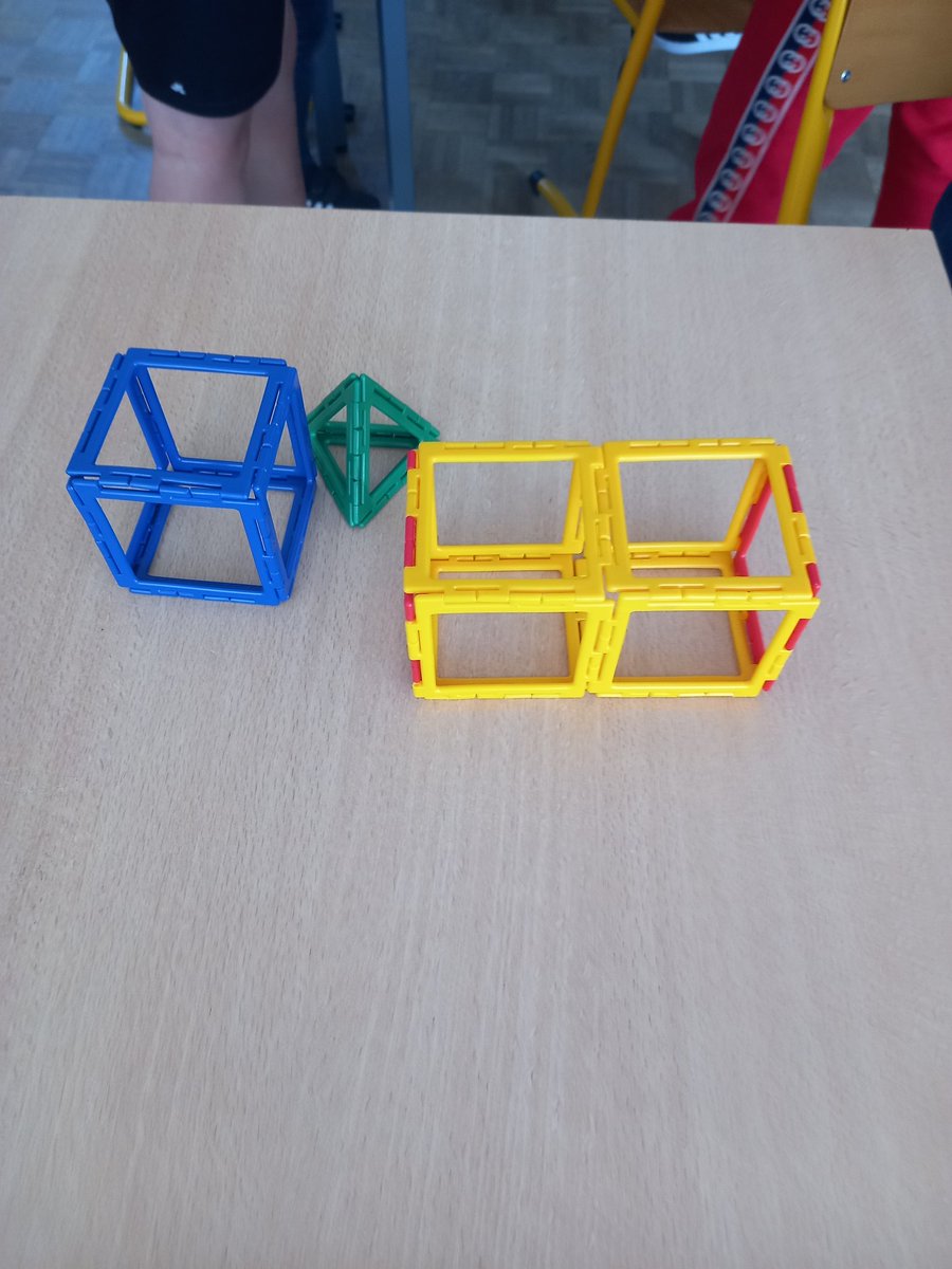 Divers matériels pour appréhender les solides en cm1 cm2