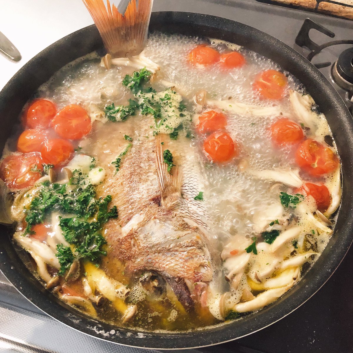 0m1Mx7's tweet photo. ＃旦那さんのお弁当🍱 
#オートミール🥣
鯛
ミニトマト
 しめじ
あさり
パセリ
今夜はアクアパッツァ🐟にして
明日のお弁当に🍱 https://t.co/mbjfav3ccI
