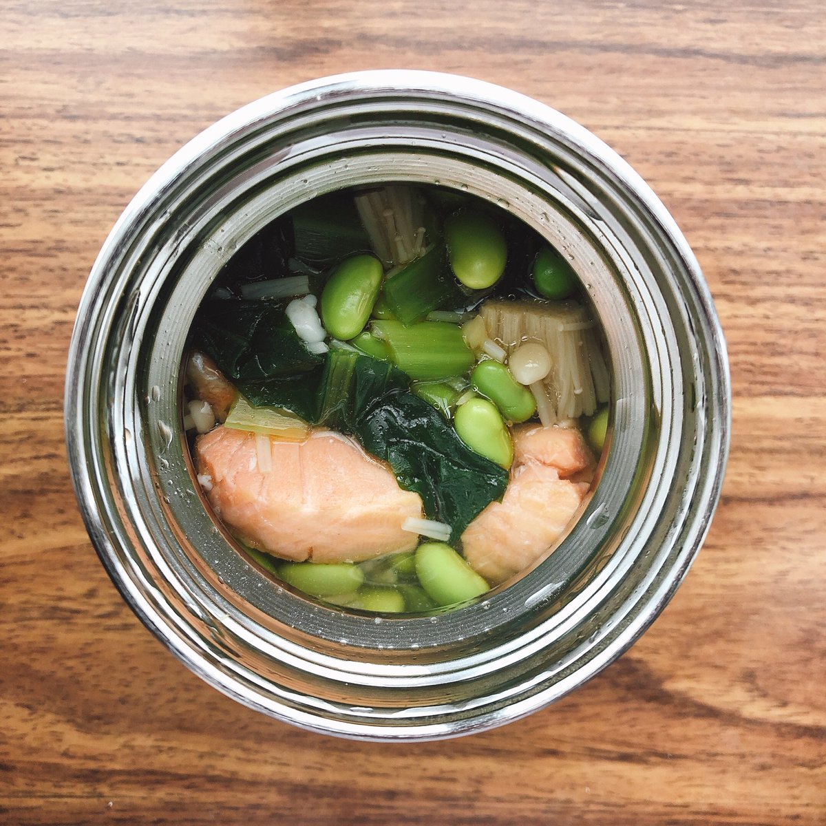 0m1Mx7's tweet photo. #旦那さんのお弁当🍱
#オートミール🥣
 鮭
ほうれん草
エノキ
枝豆
蓮根
#魚のメニュー https://t.co/3DBK0AAORb
