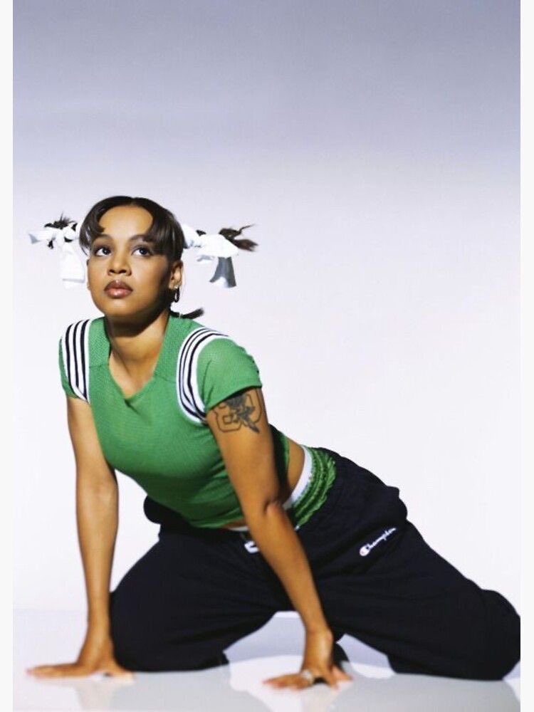datspod's tweet photo. Today marks 20 years since @OfficialTLC’s Lisa ‘Left-Eye’ Lopes passed away in a fatal car accident in La Ceiba, Honduras at age 30. 🕊
What song are we playing to honour her today? #RespectingLegends https://t.co/eg4RBgrNnS