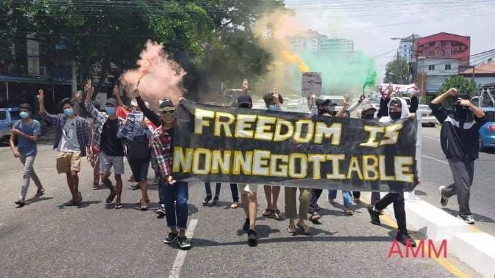 GenStrikeCom's tweet photo. ⚡️ရန်ကုန်တွင် "Freedom Is Non-negotiable"ဟူသောဘန်နာကိုင်ဆောင်၍ စစ်အာဏာရှင်ဆန့်ကျင်ရေးပျောက်ကြားသပိတ်ပြုလုပ် 

ဧပြီ၂၅ ၊ ရန်ကုန်

#KYSC #ABFSU #GSC 
#whatshappeningnowinmyanmar

https://t.co/t0c7nCfUUh https://t.co/sroRBFyedp