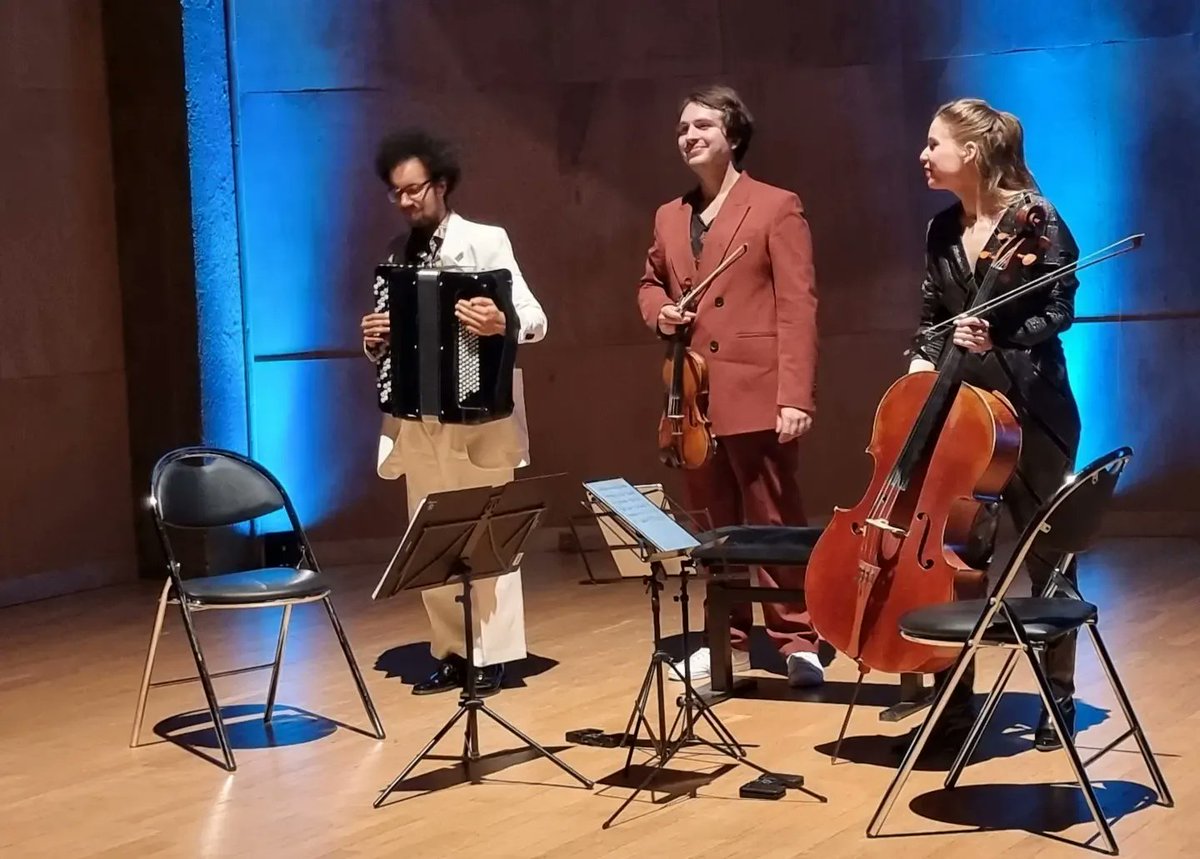 CEEVO95's tweet photo. #valdoise / #iledefrance / #Ceevo95 /#FaClub / #FestivalAuvers : Participation du CEEVO au concert de l'ensemble Philia Trio, dans le cadre des actions du "Fa'Club" avec les dirigeants des entreprises qui soutiennent en Mécénat les projets du Festival musical d'Auvers-sur-Oise https://t.co/Fr1bchpdOp