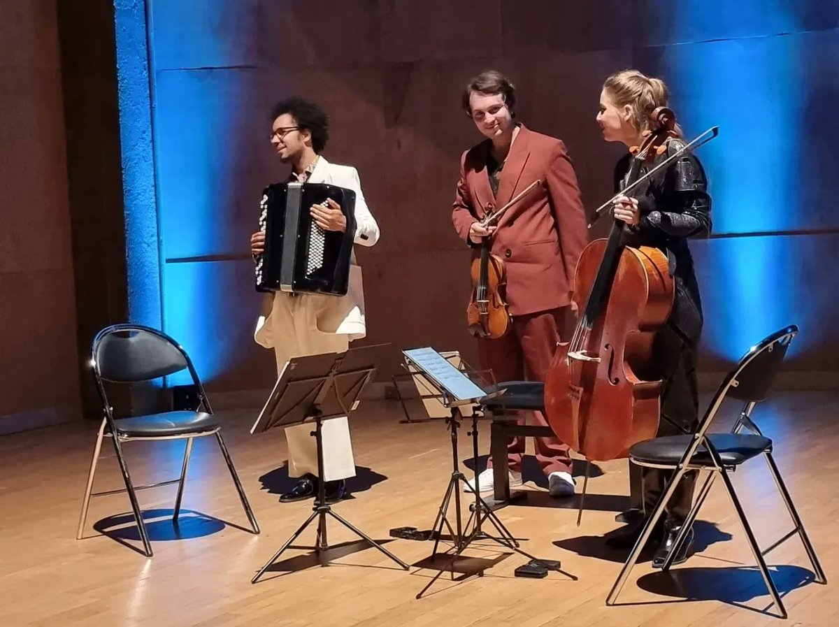 CEEVO95's tweet photo. #valdoise / #iledefrance / #Ceevo95 /#FaClub / #FestivalAuvers : Participation du CEEVO au concert de l'ensemble Philia Trio, dans le cadre des actions du "Fa'Club" avec les dirigeants des entreprises qui soutiennent en Mécénat les projets du Festival musical d'Auvers-sur-Oise https://t.co/Fr1bchpdOp