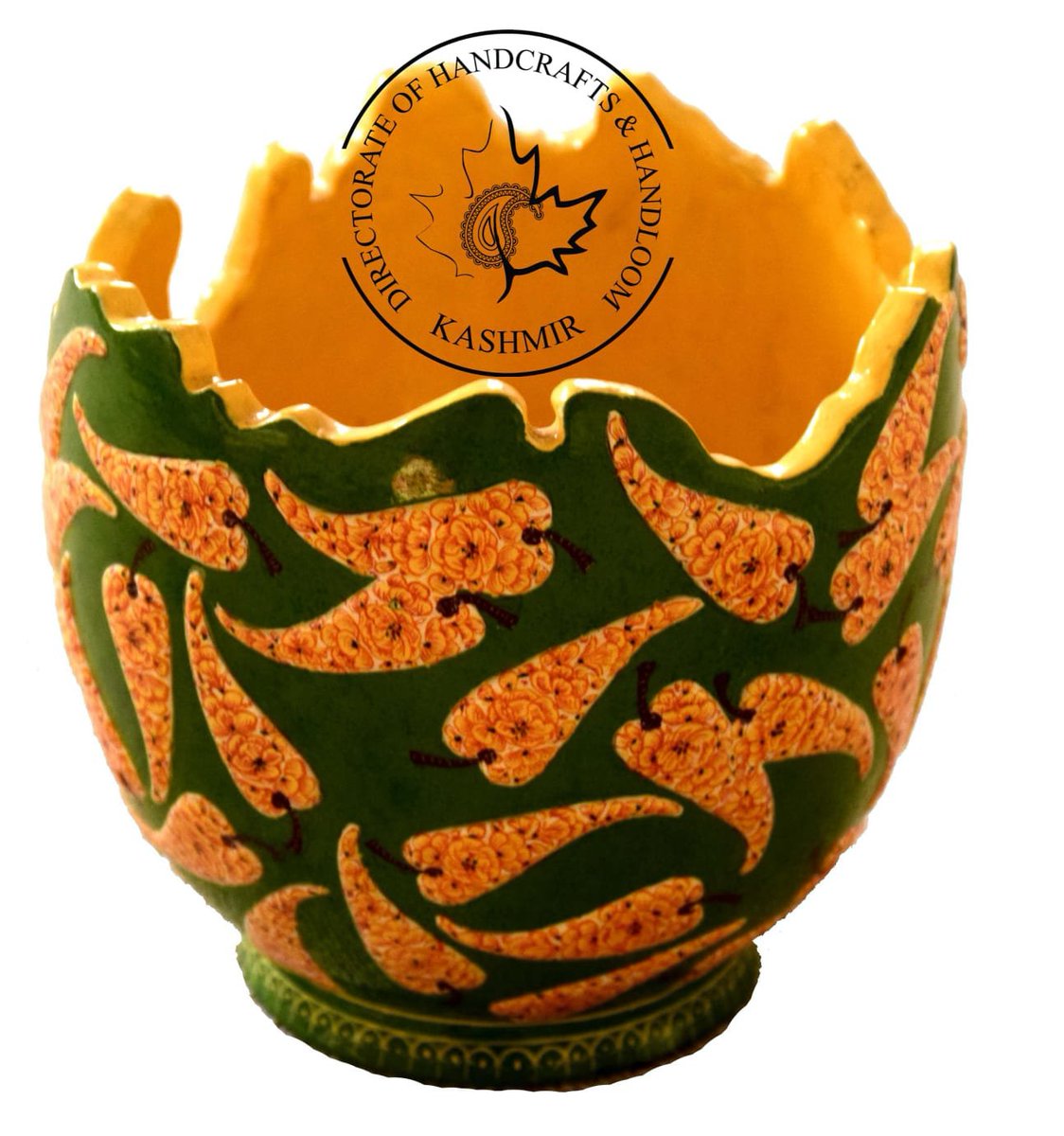 dohhkmr's tweet photo. The Paper Machie Craft -Fruit Bowl

Prototype designs prepared by SOD,DoHHK

@OfficeOfLGJandK @TexMinIndia  @DoIC_JK @UNESCO @JandKTourism @dwivedimk_ias @mashah06 @DivisionalComm1

#UNESCOCraftCitySrinagar #Craft #FolkArt #Handicraft #Kashmir #KnowYourArtisan https://t.co/2KfJE1scIs