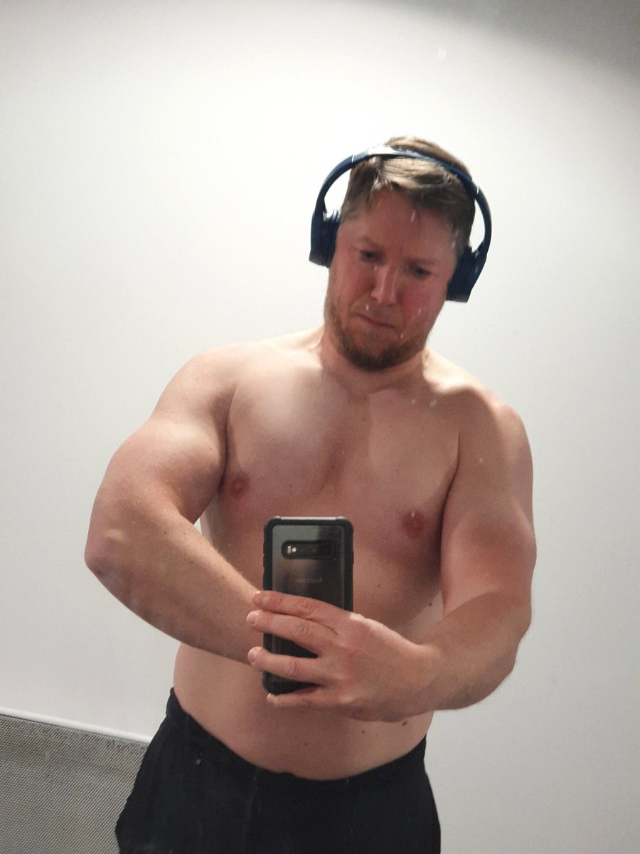 GavinWi79234383's tweet photo. #InternationalChestDay  💪 Smith press, incline dumbell press, cable flyes, chest press machine and dumbell flyes. Gotta develop the #hevage 💪💪
#bodybuilding #muscles #pecs #mostmuscular #ChestMonday #fitness #fitfam #fitfamuk #bettergymsidcup #beardedguy #menwithmuscle https://t.co/8TflnahI1b
