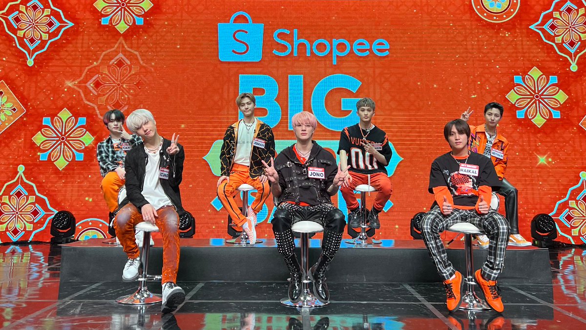 ShopeeID's tweet photo. NCTzen! 🧡💚 Tinggal 1 jam lagi menuju penampilan NCT DREAM di Shopee Big Ramadan Sale TV Show, MALAM INI 19.00 WIB, LIVE di RCTI, SCTV, INDOSIAR, Shopee Live &amp; Youtube Shopee Indonesia! 👉🏻https://t.co/MeWBolVmRB 

#NCTDREAMdiShopee #MenujuBigRamadanSale #SHOPEExNCTZEN https://t.co/U3UKaQXGv6