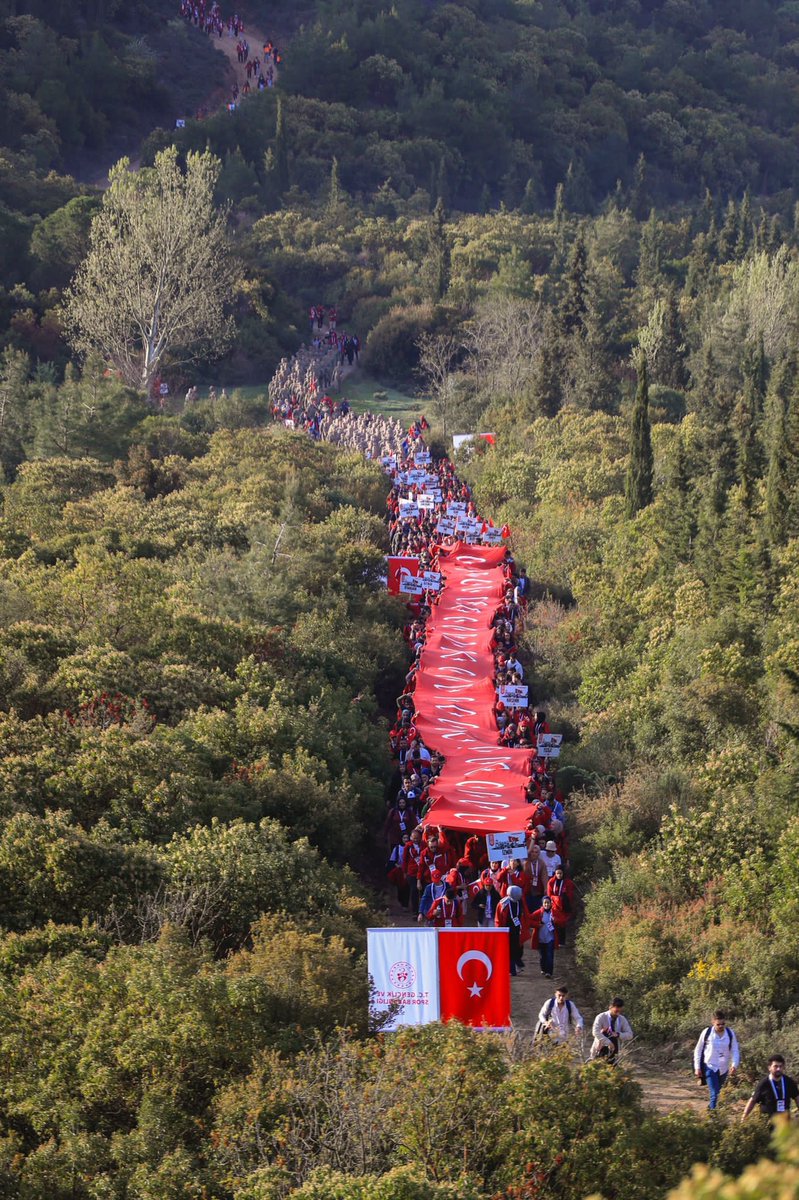 🇹🇷Al bayrağın altında, atalarımızın izinde. Bugün vefa günü!

#AynıRuhlaÇanakkale