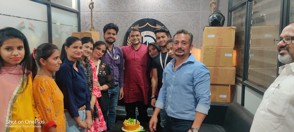 MuscleNutritio5's tweet image. Birthday Celebration🎉🎉🎉
===================
You have always been so inspiring to us, and it is our pleasure and pride to be able to work with a boss like you. Happy Birthday, Dear Rajeev Sir!🎉🥳🥳
.
#SuperCOB #RajeevSir #RajeevSirBirthday #RajeevTyagi #RahulBrotherBirthday