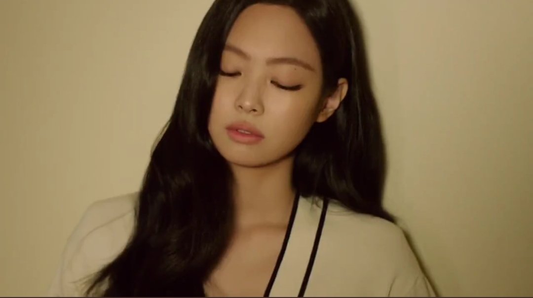 jnkmpics's tweet photo. jennie kim is a goddess https://t.co/3ohe90WL5z