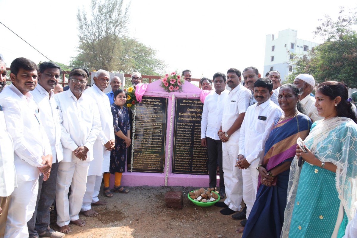 NDiwakarRao's tweet photo. మంచిర్యాల నియోజకవర్గ కేంద్రంలోని మంచిర్యాల పట్టణంలో రూ.3.50కోట్ల @tufidc నిధులతో రాముని చెరువు సుందరీకరణ పనులకు జిల్లా కలెక్టర్ శ్రీమతి భారతి హోళ్ళికేరి గారు, ఎమ్మెల్సీ విఠల్ గారి తో కలసి శంకుస్థాపన చేయడం జరిగింది. https://t.co/ouuftobdvn