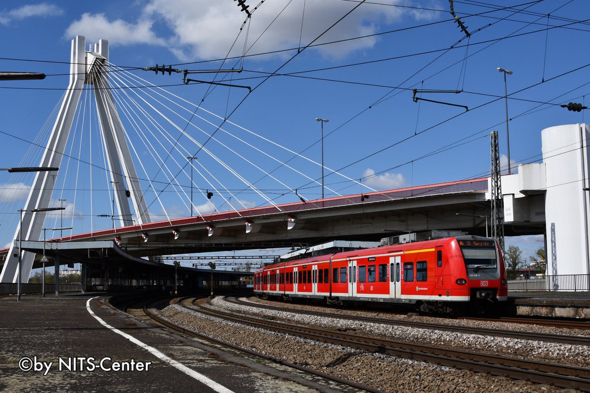 NITS_center's tweet photo. #425の日 には #BR425 を。
423とは違って扉の数や床の高さ、車体断面などが異なり、似ているようで全く違う車両。
S-Bahnだけでなく、RBとしても運用されており、各地で運用されているので撮影できる機会はかなり多い。 https://t.co/zUfhCQ3q6h