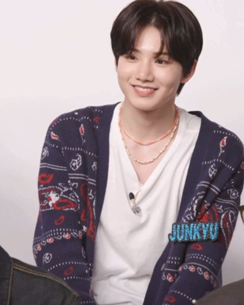 thxo99's tweet photo. 쇠질한번해본적없는,
  천연어깨 https://t.co/jPoRA3cJKH