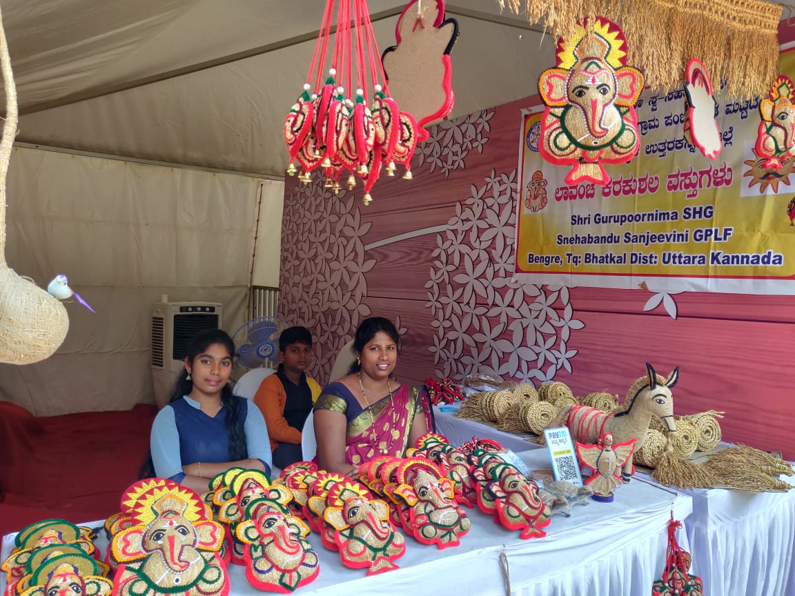 drashwathcn's tweet photo. I am pleased to share SHGs are displaying their products in Kanteerava Stadium &amp; Jain Campus during Khelo India events. Star attractions are GI products, Bidriware from Bidar, &amp; Chennapatna toys with traditional Lavancha products from Uttar Kannada. Don’t miss these stalls! https://t.co/rVA7NCotpm