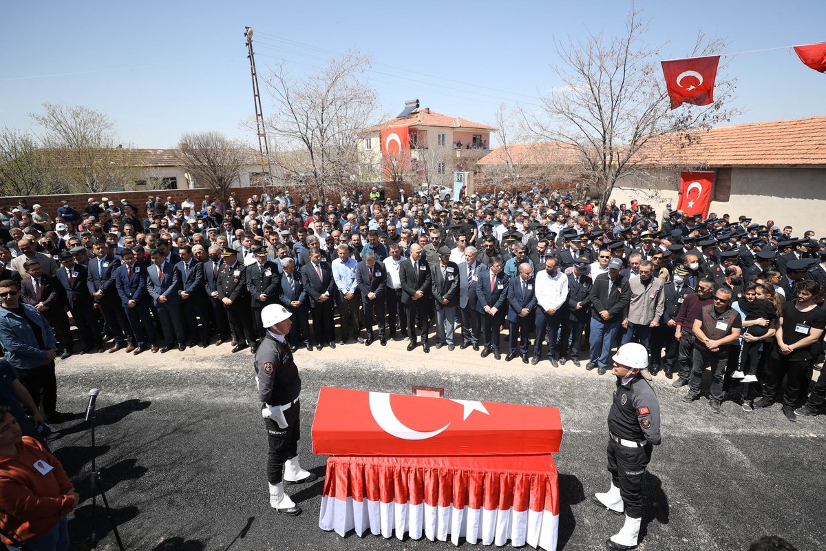 Şehit Polisimiz Zafer Mat'ı, Yozgat'ın Boğazlıyan ilçesinde Hakk'a uğurluyoruz.

Rabbim, Şehidimizin ailesine sabr-ı cemîl ihsan eylesin, makamı âlî olsun inşallah...
