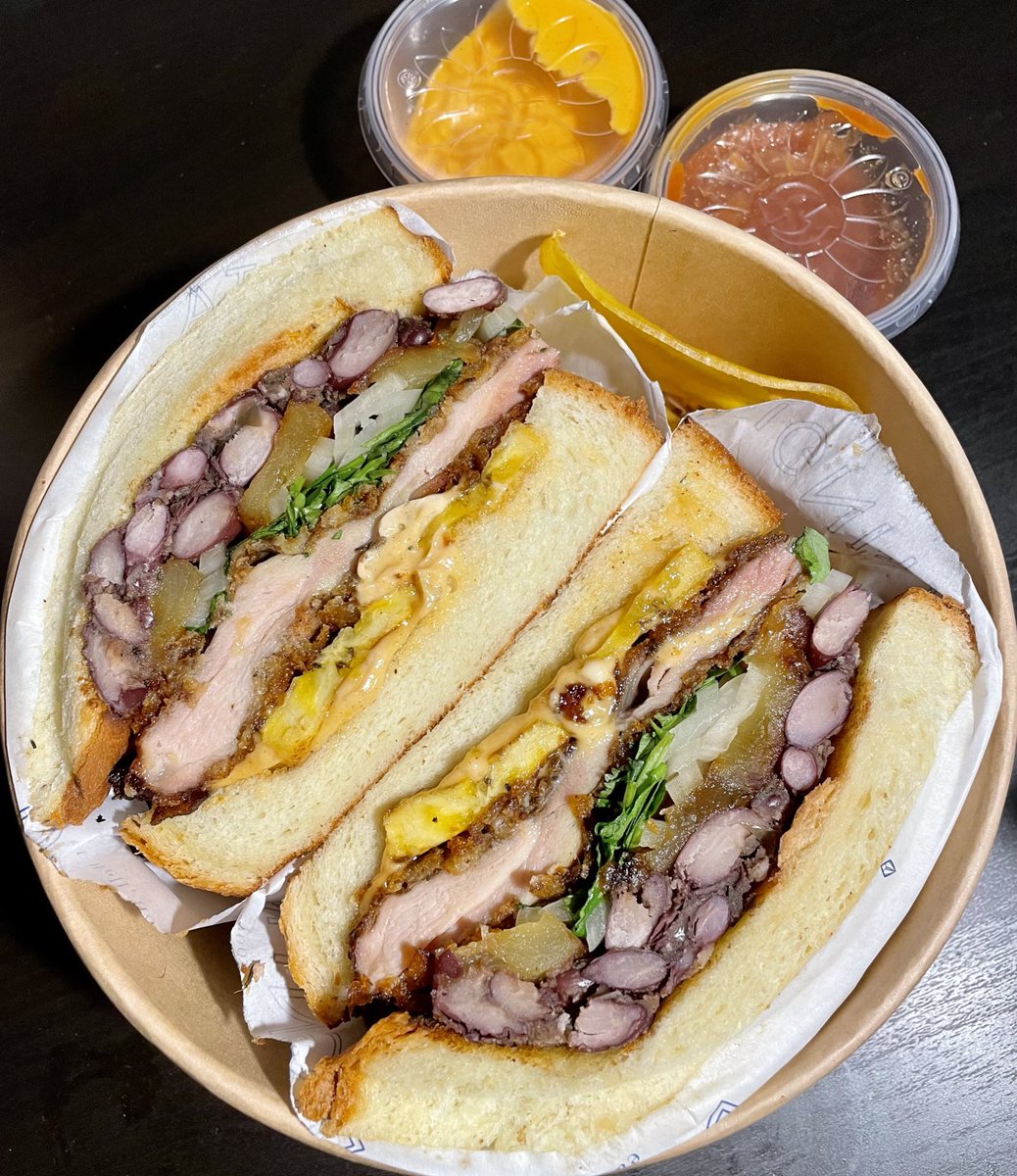 Ueki90773608's tweet photo. #ブランチ で有名な #DIGNITAAmsterdam 食パンが美味しいらしいので、 #サンドウィッチ 購入🥪💕美味しかったけどパン自体が甘過ぎて牛乳と砂糖結構使ってるのかなと思った😳私的にキムチーズトーストが好きかな😘
#オランダのどうでもいい情報
#アムステルダム #Hoftuin #Vondelpark #Westerpark https://t.co/xhBORvU7Bl