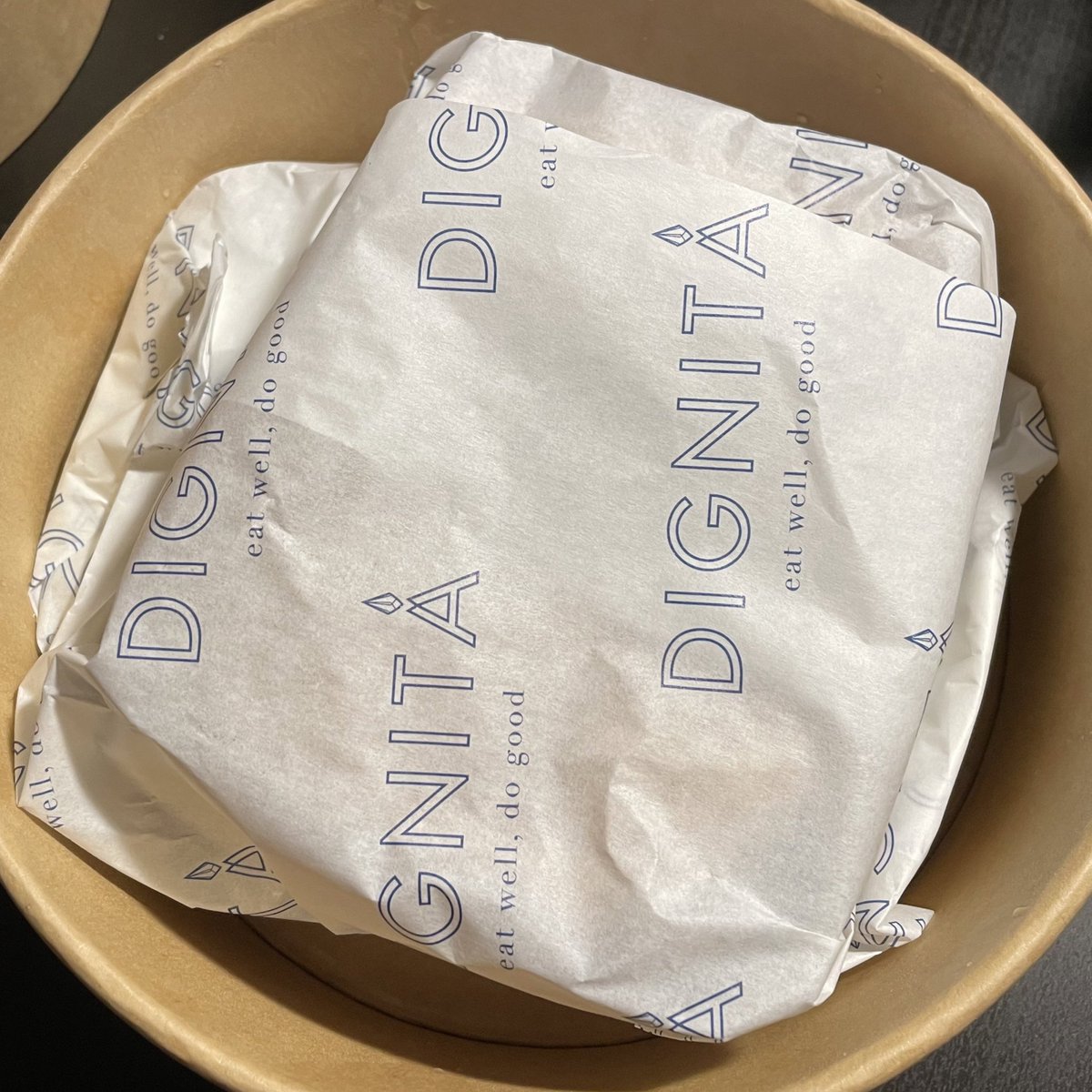 Ueki90773608's tweet photo. #ブランチ で有名な #DIGNITAAmsterdam 食パンが美味しいらしいので、 #サンドウィッチ 購入🥪💕美味しかったけどパン自体が甘過ぎて牛乳と砂糖結構使ってるのかなと思った😳私的にキムチーズトーストが好きかな😘
#オランダのどうでもいい情報
#アムステルダム #Hoftuin #Vondelpark #Westerpark https://t.co/xhBORvU7Bl
