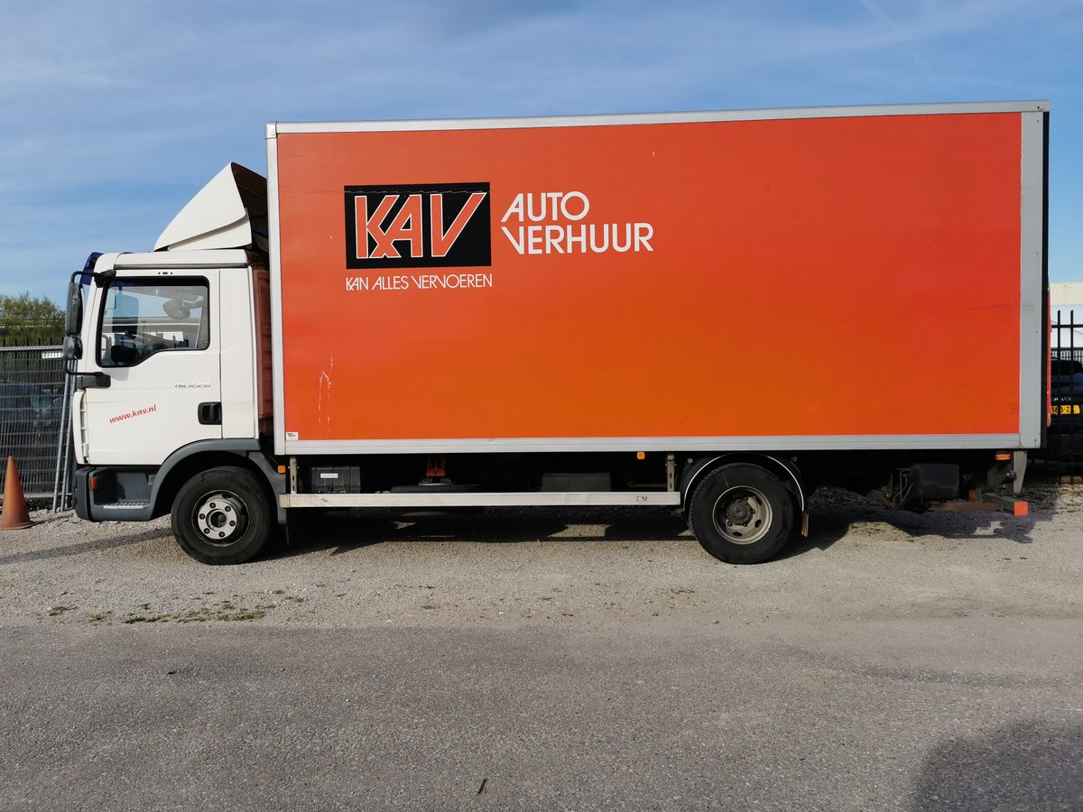 De verhuizing is achter de rug...  de vrachtwagen is voorlopig niet meer nodig.

Ons nieuwe adres:

Adriaen Banckertstraat 6
3115 JE  SCHIEDAM