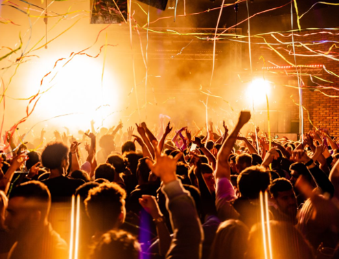 UKFoodservice's tweet photo. New survey reveals strong spend, frequency &amp; duration of nights out. Brits are spending £68.03 when on a night ou), with the night lasting 4 hours and 17 minutes on average (March 2019: 4 hours 35 minutes). - See more at:https://t.co/gYWVt9PHd2 #Foodservicenews #Caterlyst https://t.co/NufGfVBfMe