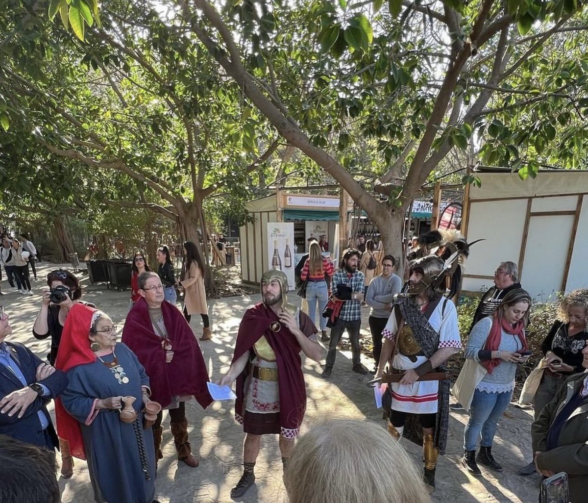 AjuntamentVLC's tweet photo. 🍷🥘Últim dia per a gaudir de la Mostra @Proava de #Vins i #Aliments #Tradicionals de la #ComunitatValenciana al 📍jardí del #Túria
🧀Amb degustacions, música🎸, showcookings👨🍳 i molt més.
⏰11-22h.
🎟️Reserva la teua entrada ací 👉 https://t.co/34mtbTT2pO https://t.co/ezf1k8d2aj