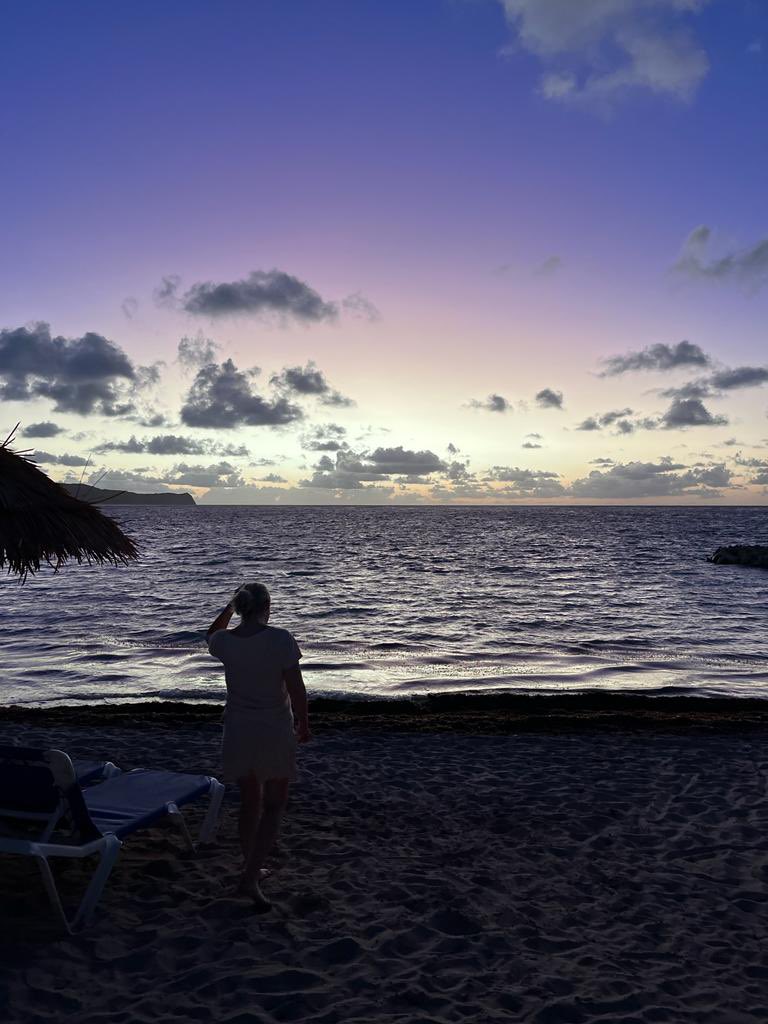 First day back at work and my morning did not start like this 😭. Does feel kind of nice to actually use my brain though!