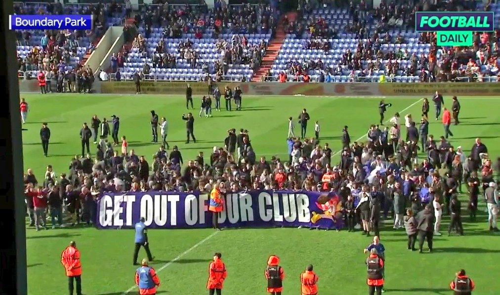 MemelenciaFC's tweet photo. Peter Lim está nervioso. La gente ya no tiene la anestesia de la Copa, y se teme una rebelión. Por eso ha desplegado a su hijo y a su ejército de mamoporreros para diseminar propaganda y mentiras. Por eso, antes de que acabe la Liga, propongo que hagamos esto en MESTALLA https://t.co/z29XA4QBmI