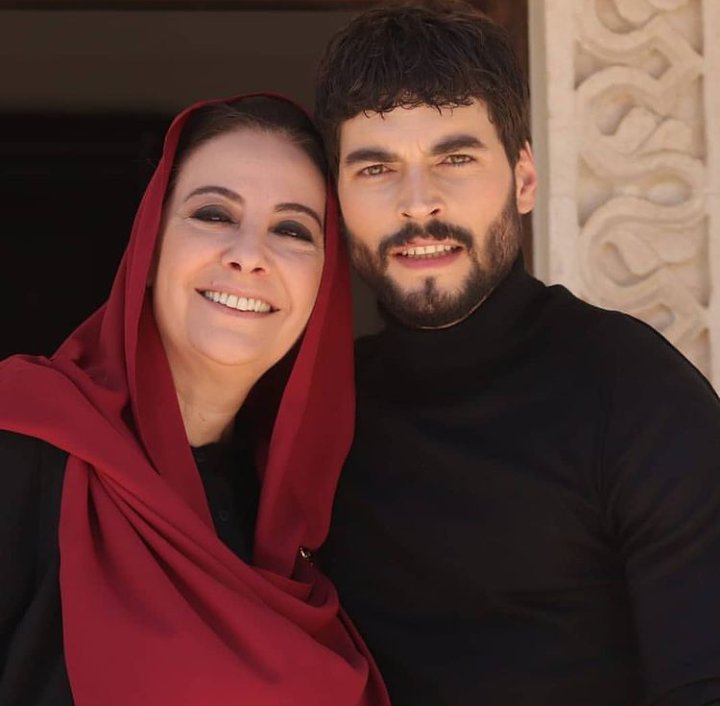 biawrites1's tweet photo. Last year on this day,we bid farewell to #AzizeAslanbey &amp; #MiranAslanbey,outstandingly portrait by two outclass actors.I can guarantee y'all, this diziland will not see a more awesome pairing as babaanne and torun than them.
My professional team AA.💌
[#AydaAksel #AkınAkınözü] https://t.co/KVlya2O2EV