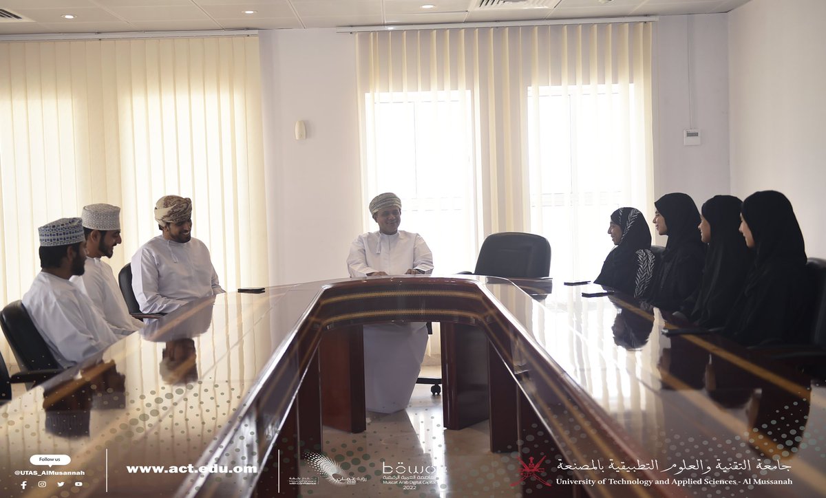 UTAS_AlMussanah's tweet photo. التقى د. أحمد الشحري عميد فرع الجامعة بشركة @savnse الطلابية، حرصاً على تشجيع الطلبة لبذل المزيد من الجهد خلال المرحلة الثانية من مسابقة الشركة. وإيمانا بأهمية مواصلة رحلة الابتكار وريادة الاعمال، حضر اللقاء أ.طالب البلوشي، رئيس قسم ريادة الاعمال والابتكار بفرع الجامعة بالمصنعة. https://t.co/sicpUxxNwc