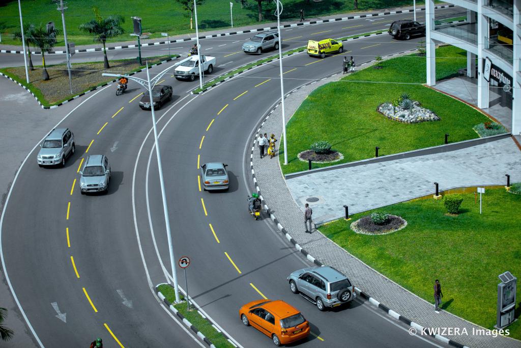 AfricaFactsZone's tweet photo. Rwanda is Africa's cleanest country and safest country to travel to alone

It is Africa's 2nd best country to do business

It has Africa's best Judiciary, 2nd best Police, 3rd best roads

1 laptop per child policy

Free Healthcare

Africa's 2nd leading nation in Gender Equality. https://t.co/zArz6nqSdL