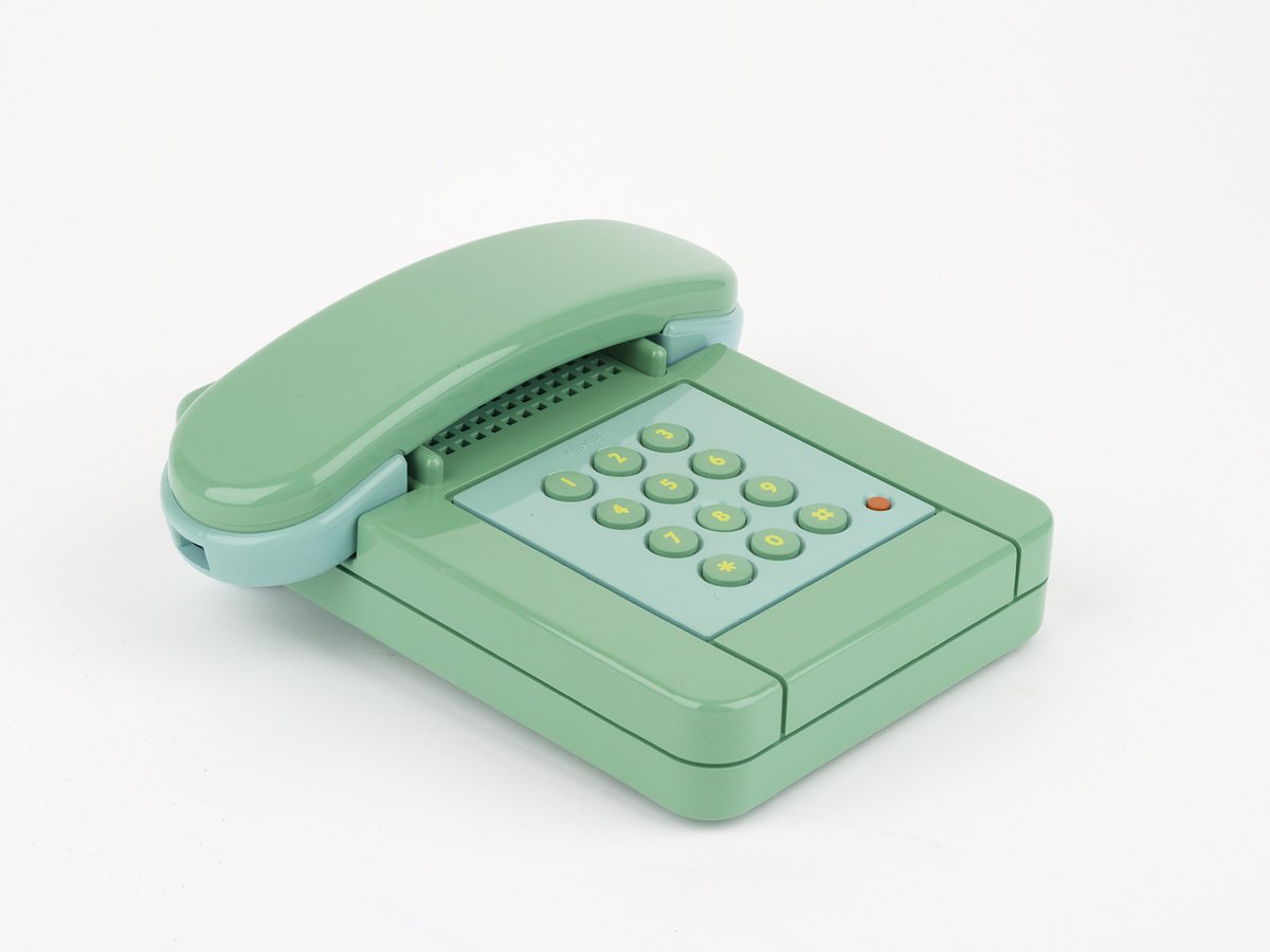 #DesignOfTheWeek I To celebrate #NationalTelephoneDay we’re looking at the Olivetti Miriam 100 telephone from 1988. The telephone was designed by George Sowden, co-founder of the postmodern design group, Memphis. 

Do you remember what your childhood telephone looked like? ☎️